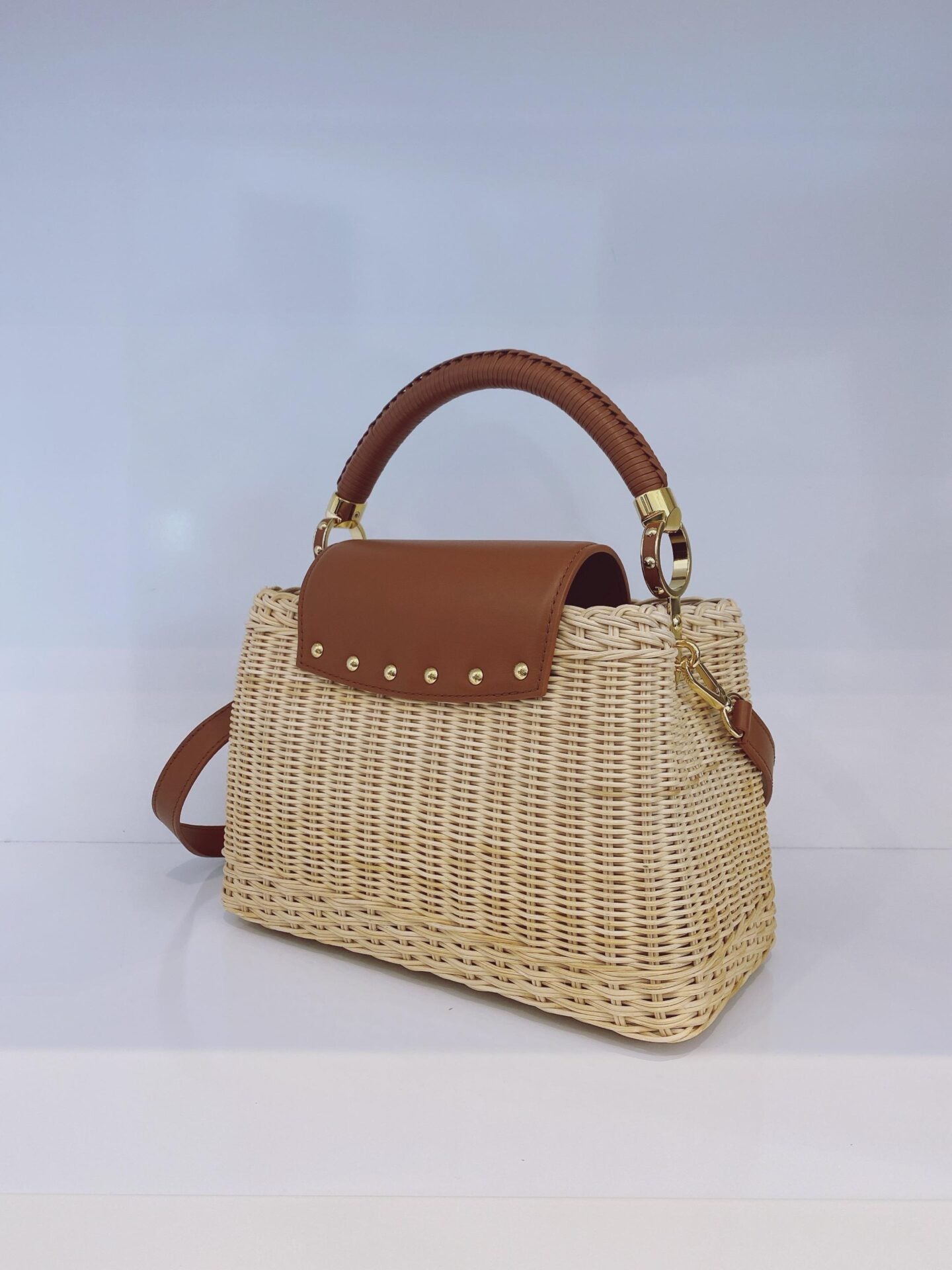 BROWN BEIGE BRAIDED RATTAN WITH SMOOTH COWHIDE LEATHER HANDLE CAPUCINES BB HANDBAG