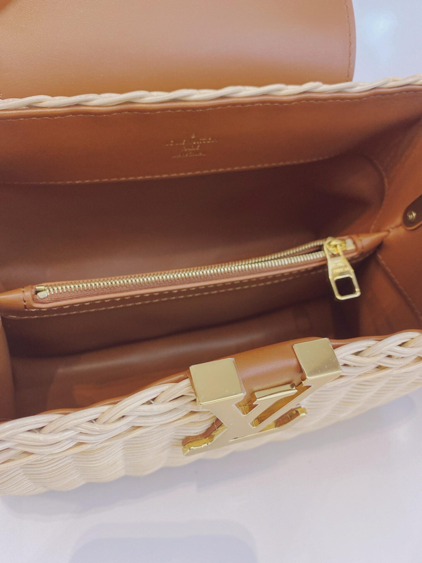 BROWN BEIGE BRAIDED RATTAN WITH SMOOTH COWHIDE LEATHER HANDLE CAPUCINES BB HANDBAG