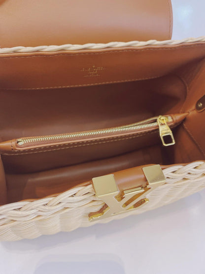BROWN BEIGE BRAIDED RATTAN WITH SMOOTH COWHIDE LEATHER HANDLE CAPUCINES BB HANDBAG