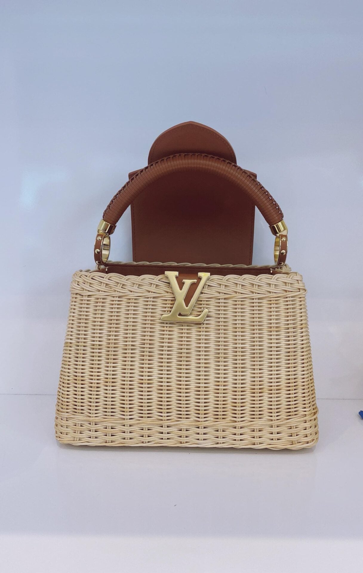BROWN BEIGE BRAIDED RATTAN WITH SMOOTH COWHIDE LEATHER HANDLE CAPUCINES BB HANDBAG