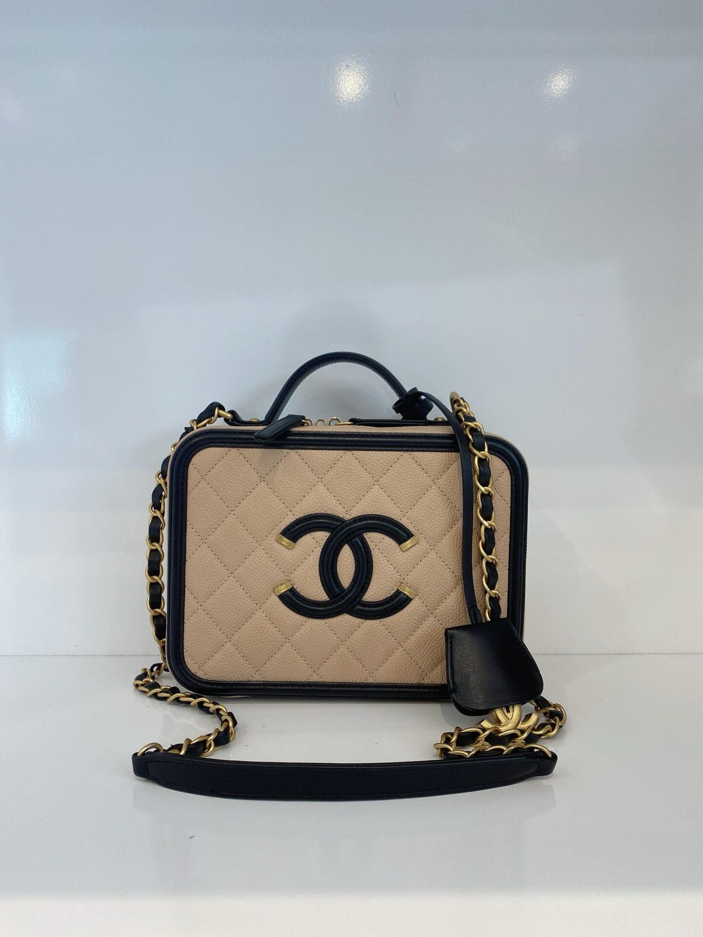 BEIGE BLACK CAVIAR QUILTED LEATHER MEDIUM CC FILIGREE VANITY CASE