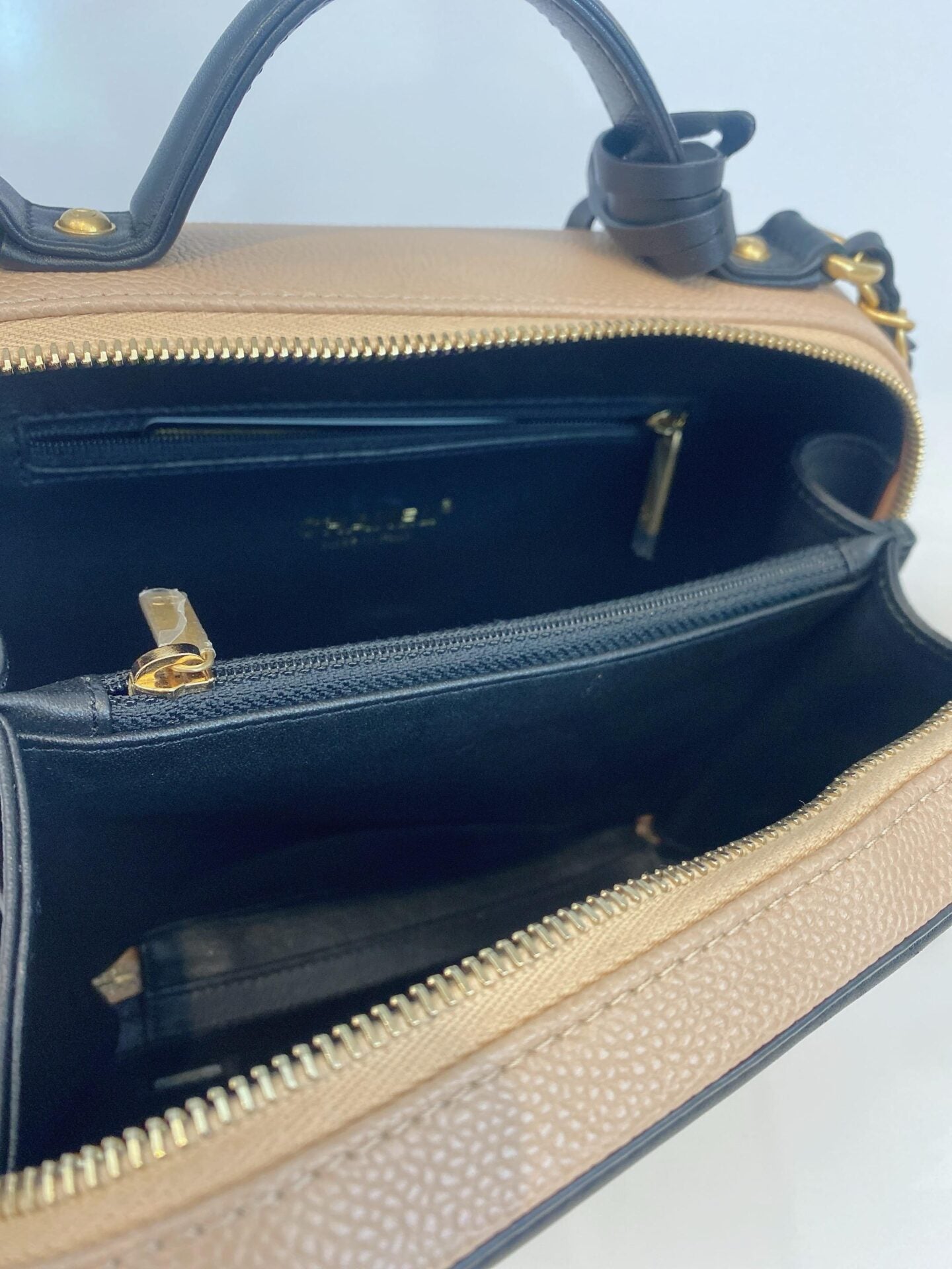 BEIGE BLACK CAVIAR QUILTED LEATHER MEDIUM CC FILIGREE VANITY CASE