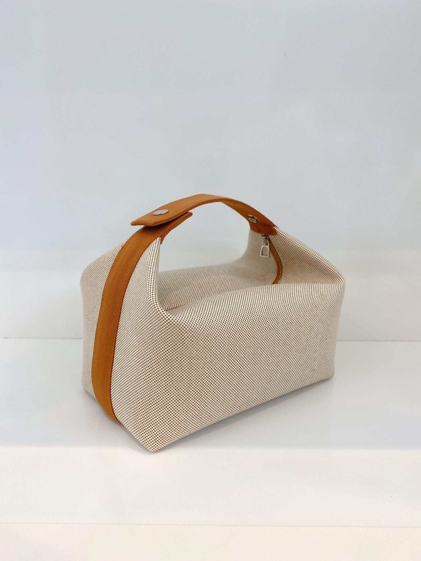 BISCUIT CANVAS LARGE BRIDE-A-BRAC CABRIOLE CASE