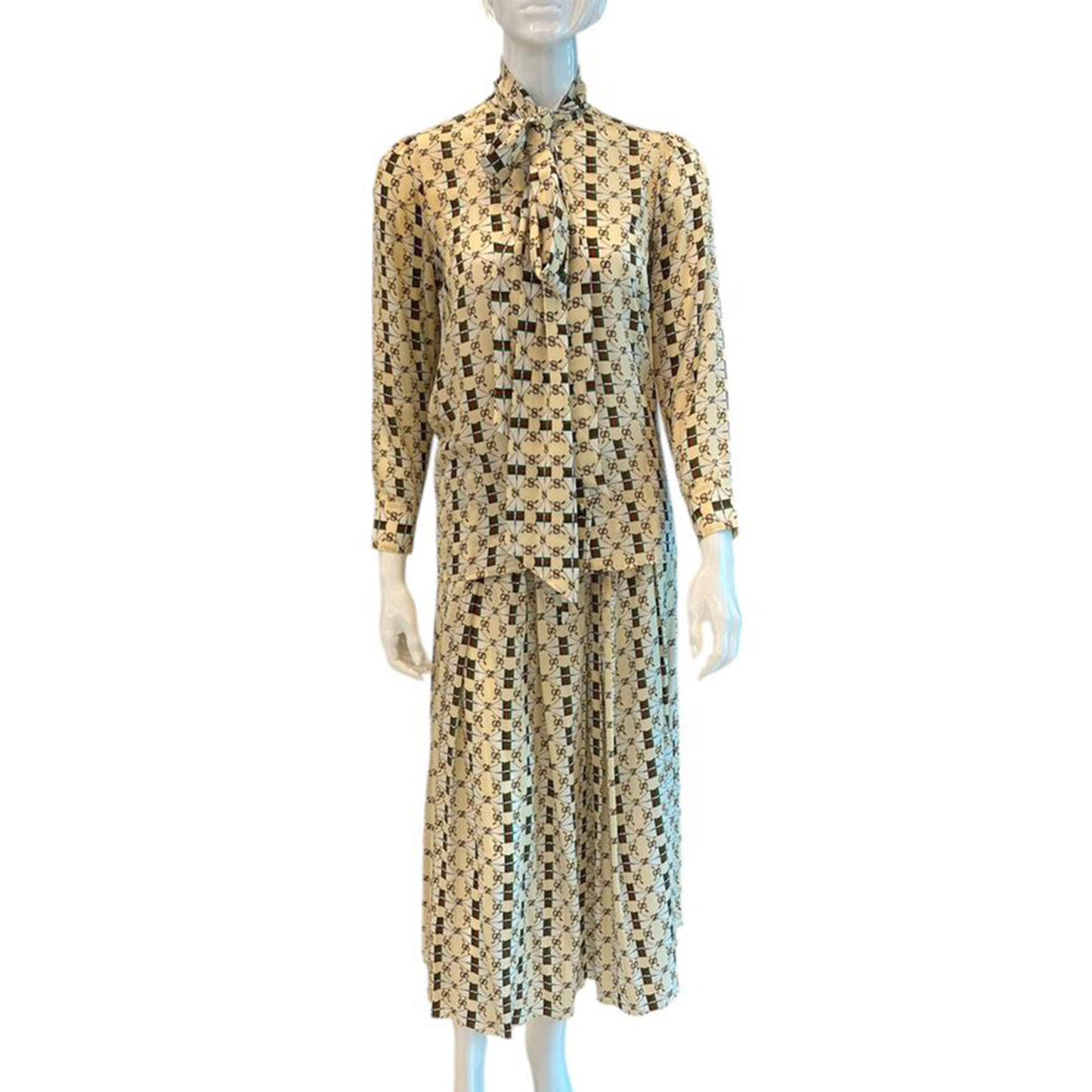 CREAM SILK CREPE WEB KISSES PRINT TIE COLLAR DETAIL SHIRT AND SKIRT SET 38/42