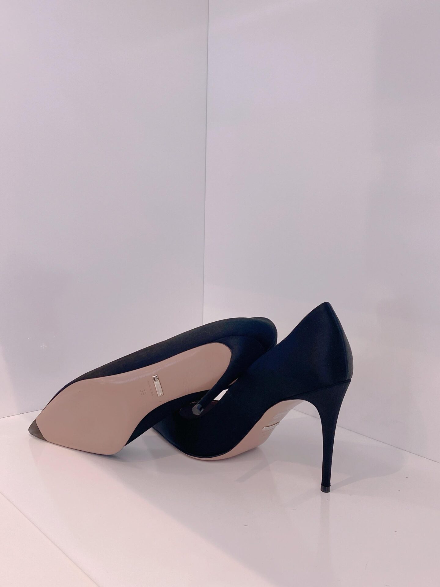 BLACK SATIN GG CRYSTAL POINTED TOE PUMPS 39