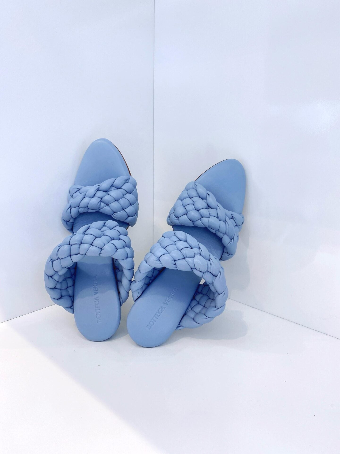 LIGHT BLUE LEATHER BV CURVE MULES  39