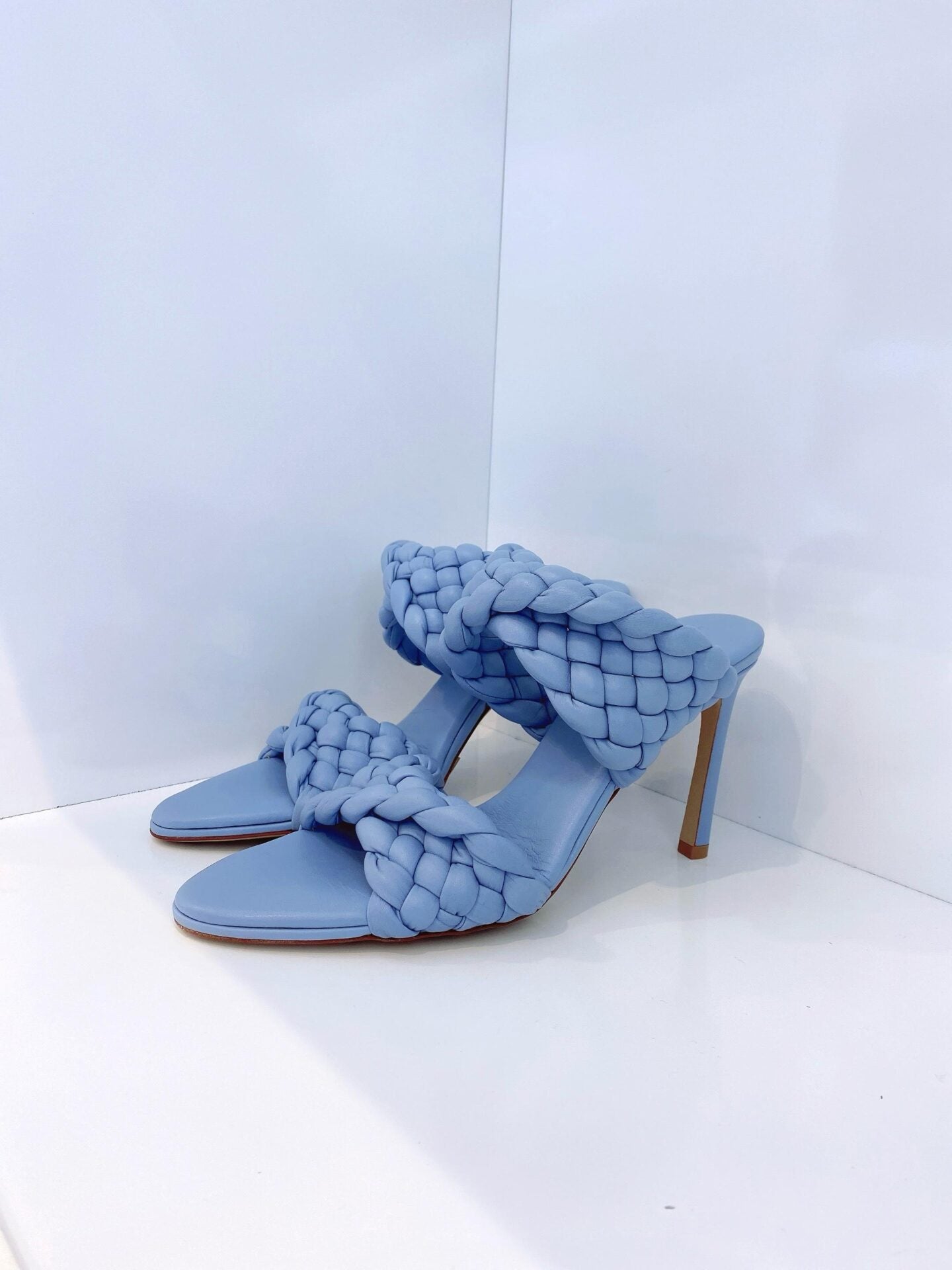 LIGHT BLUE LEATHER BV CURVE MULES  39
