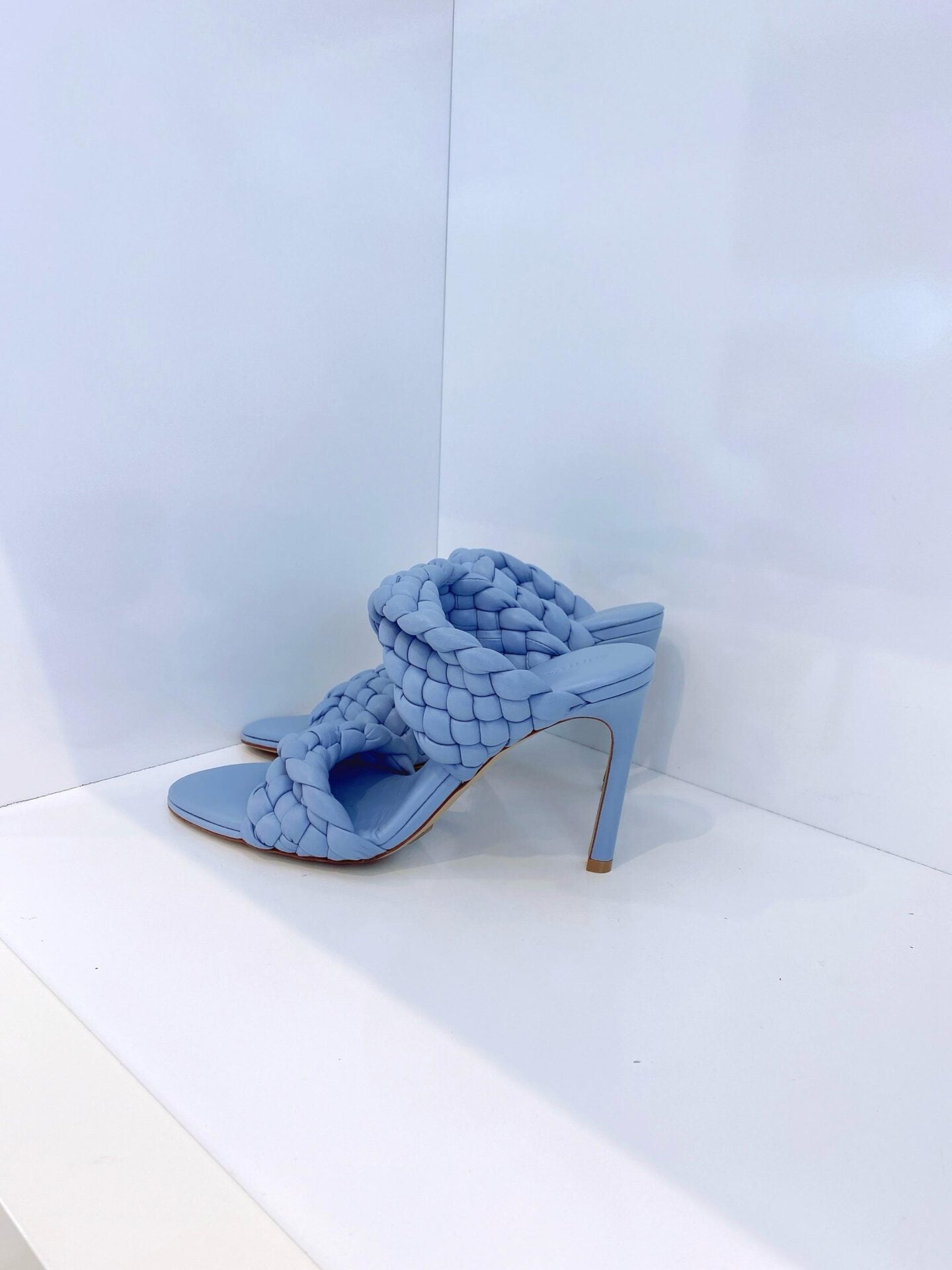 LIGHT BLUE LEATHER BV CURVE MULES  39