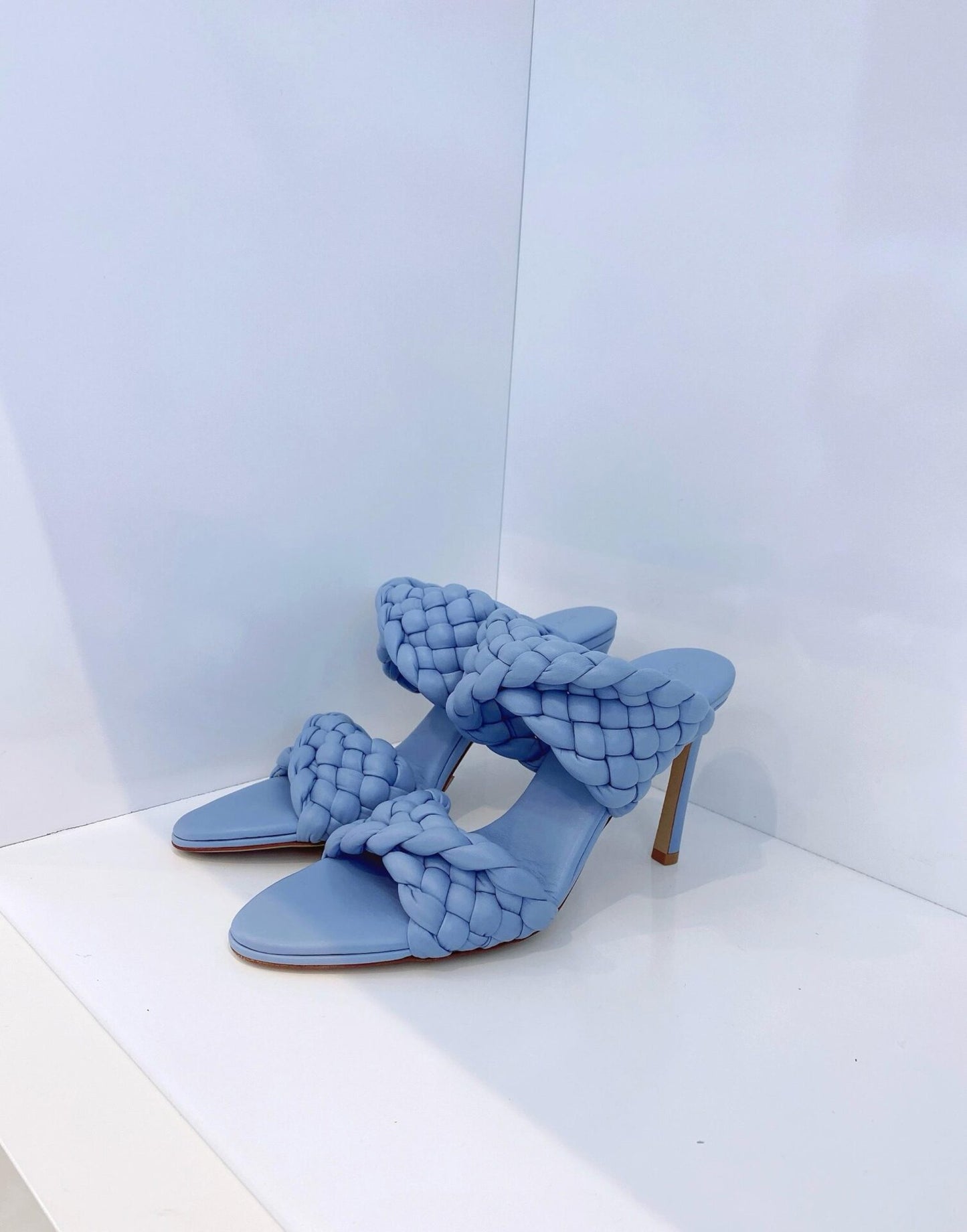 LIGHT BLUE LEATHER BV CURVE MULES  39
