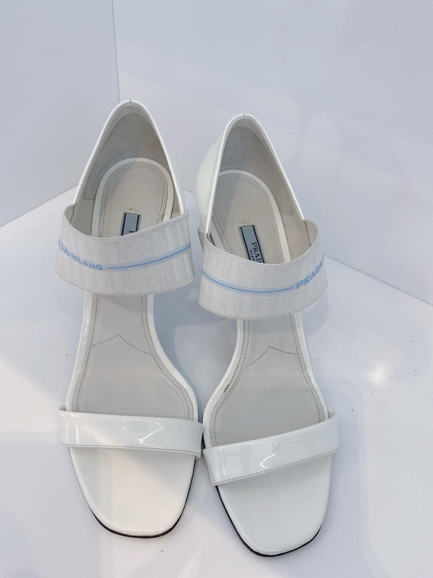 WHITE PATENT LEATHER ELASTIC STRAP OPEN TOE PUMPS 40
