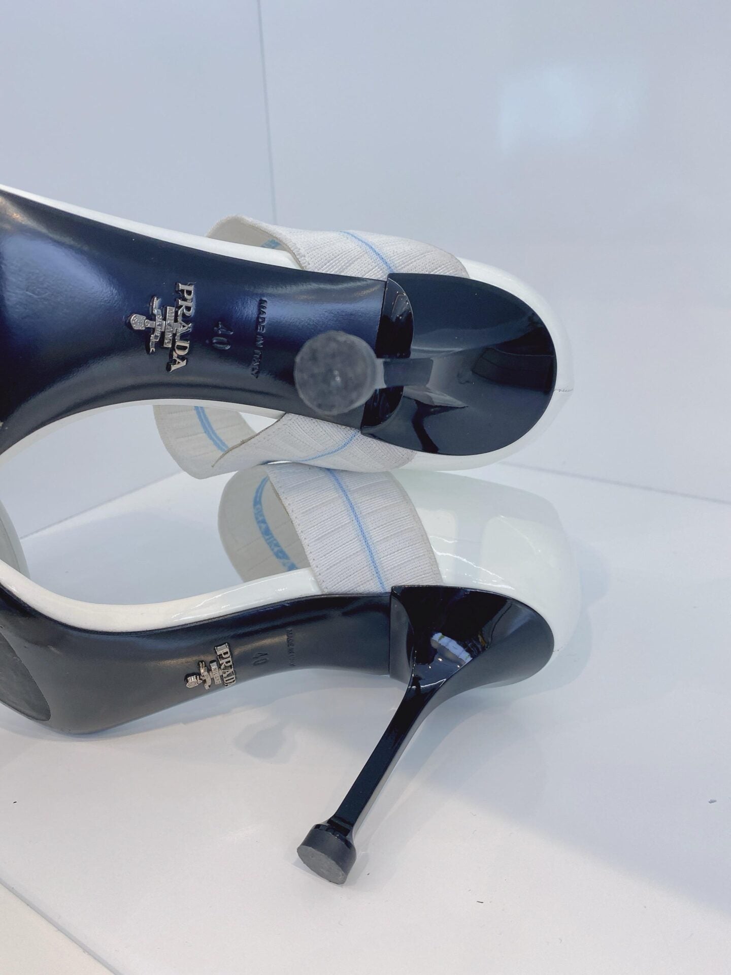 WHITE PATENT LEATHER ELASTIC STRAP OPEN TOE PUMPS 40