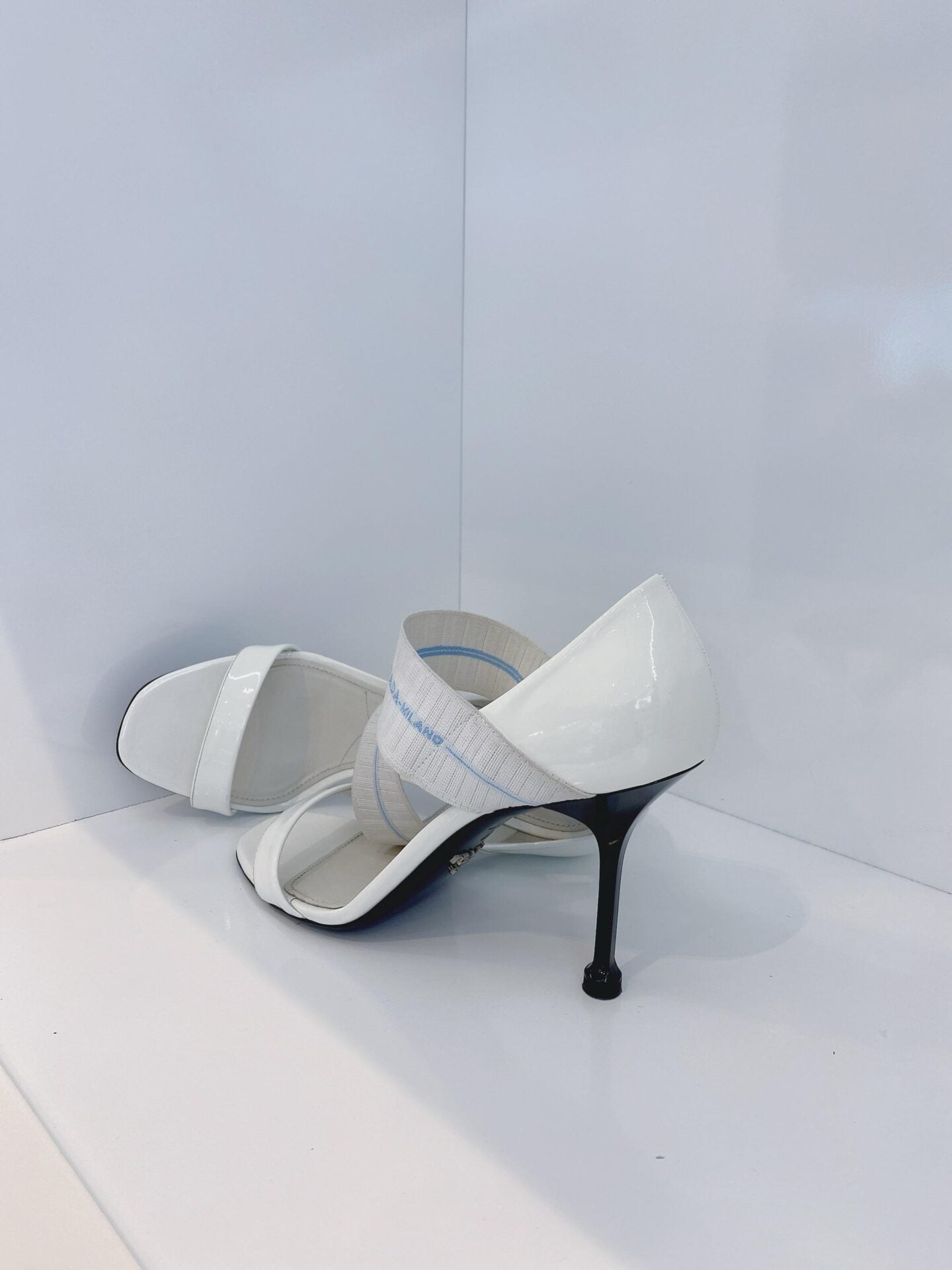 WHITE PATENT LEATHER ELASTIC STRAP OPEN TOE PUMPS 40