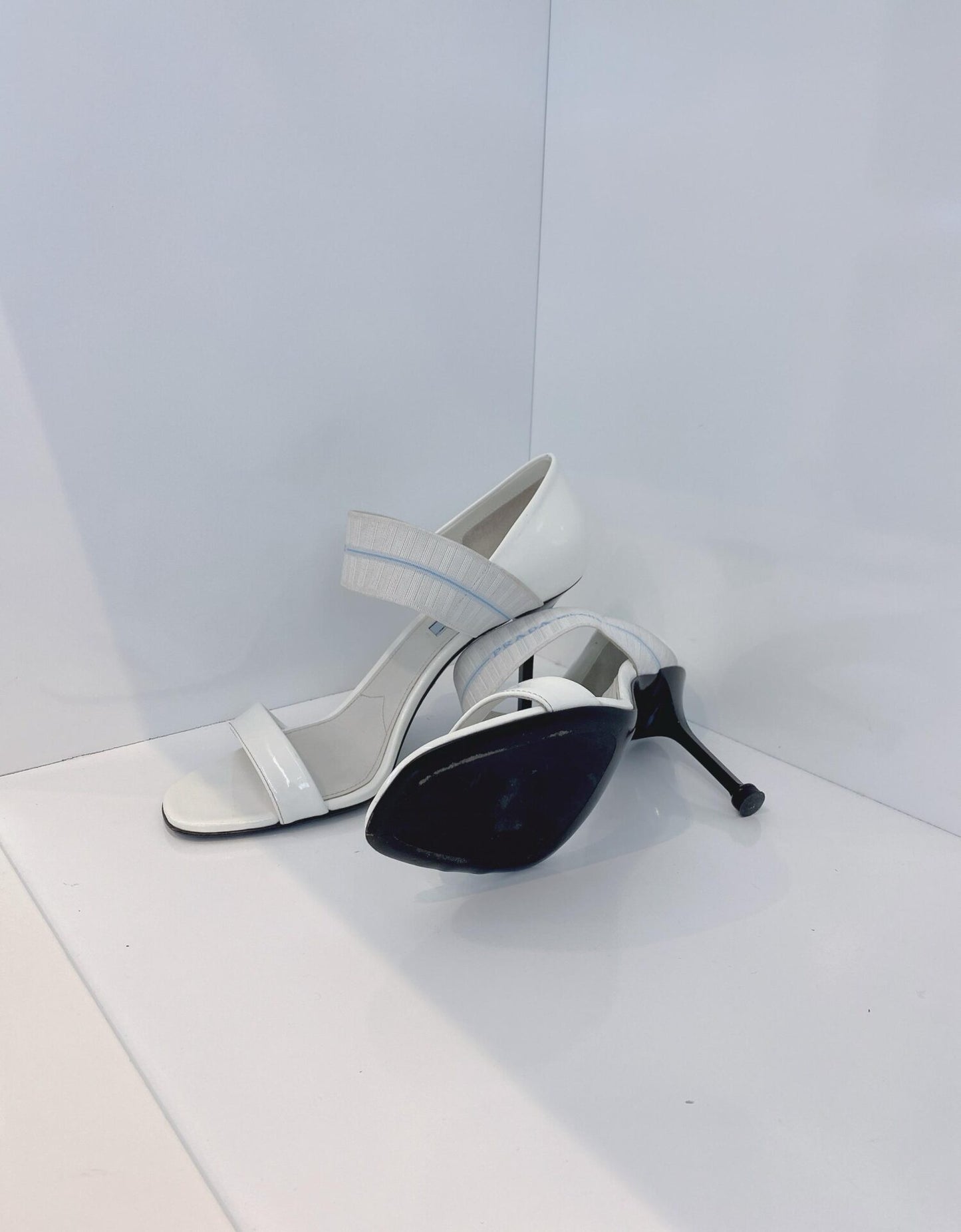 WHITE PATENT LEATHER ELASTIC STRAP OPEN TOE PUMPS 40
