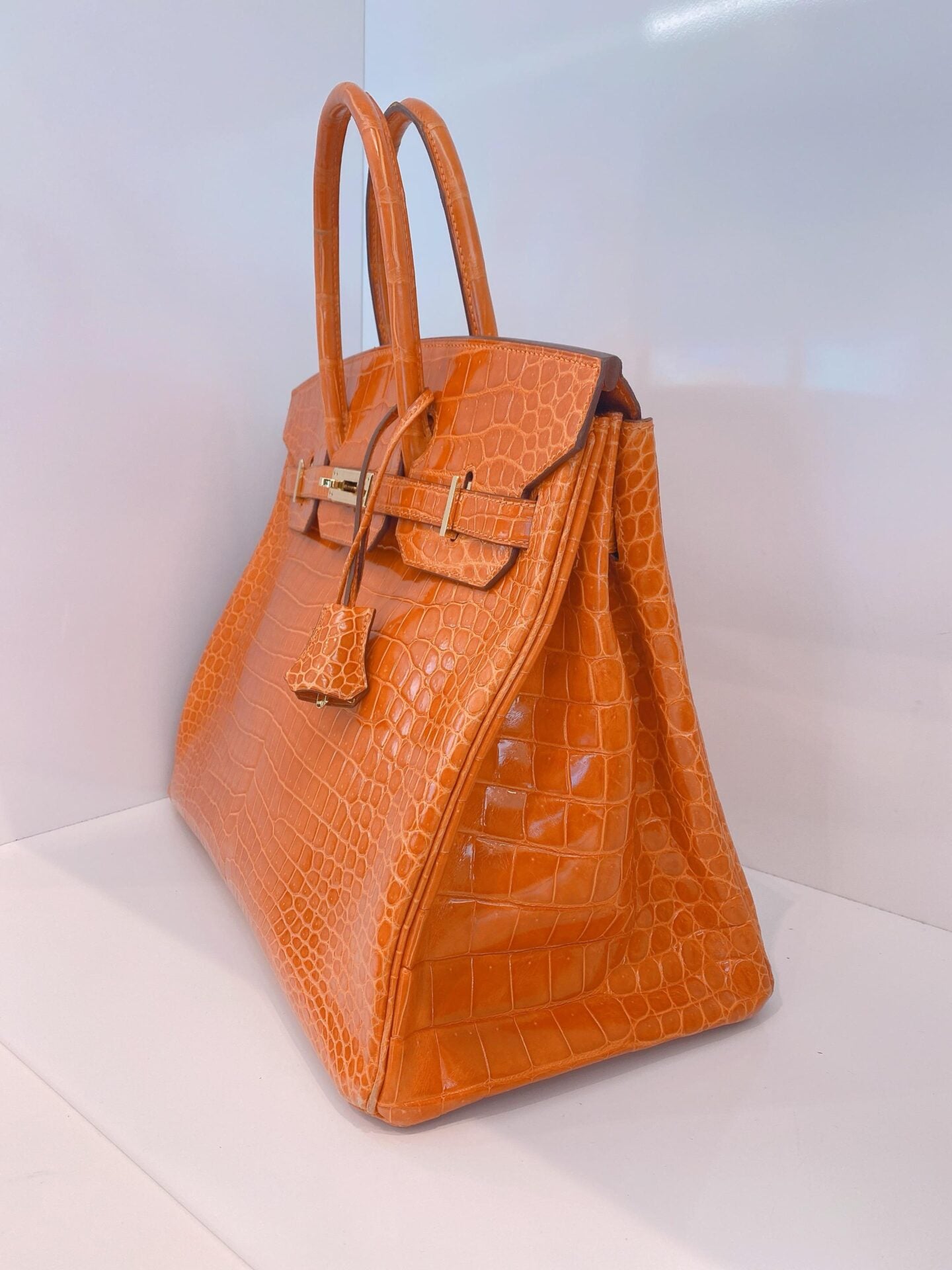 FEU ORANGE SHINY POROSUS CROCODILE BIRKIN 35 GOLD HARDWARE