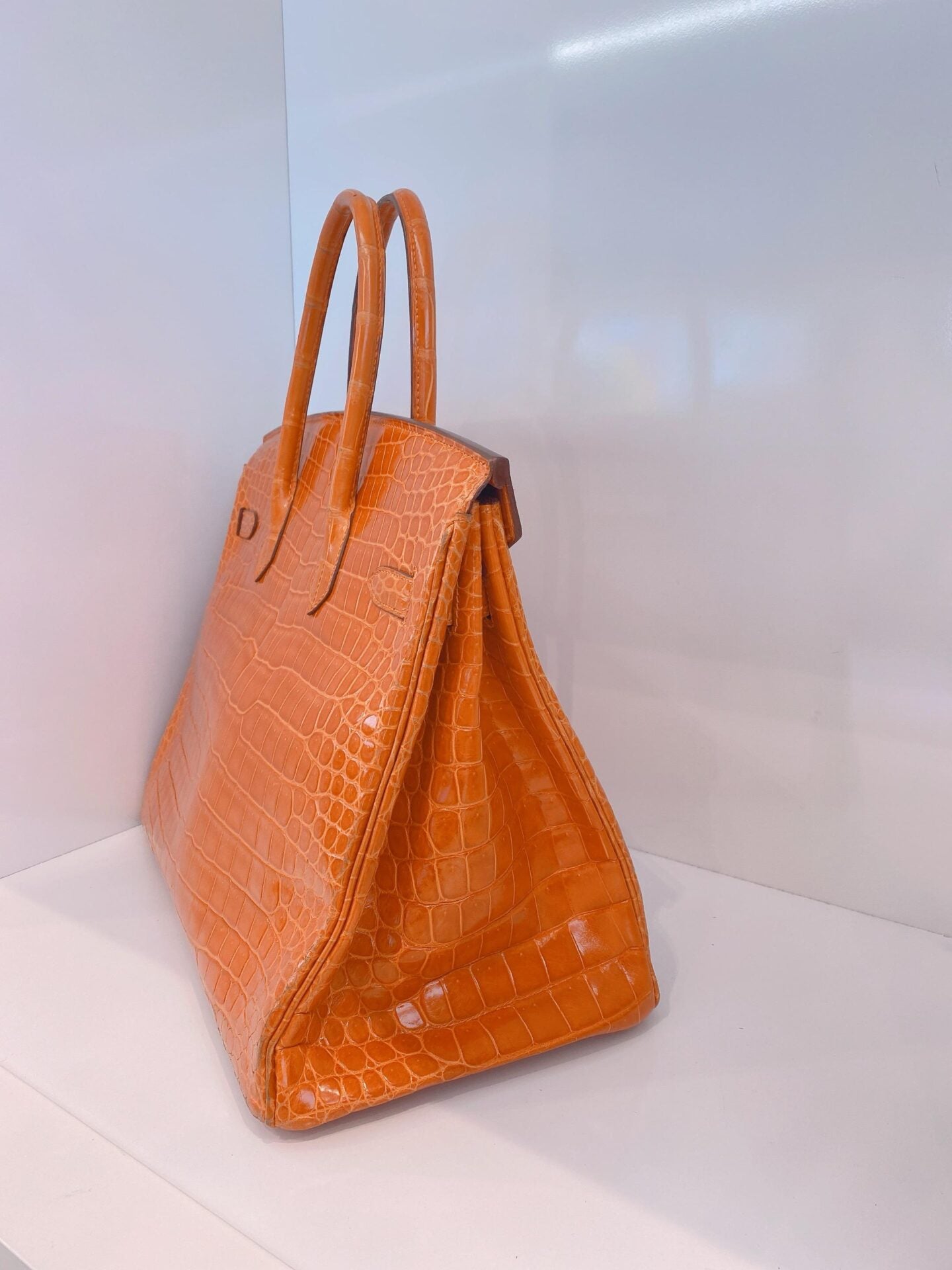 FEU ORANGE SHINY POROSUS CROCODILE BIRKIN 35 GOLD HARDWARE