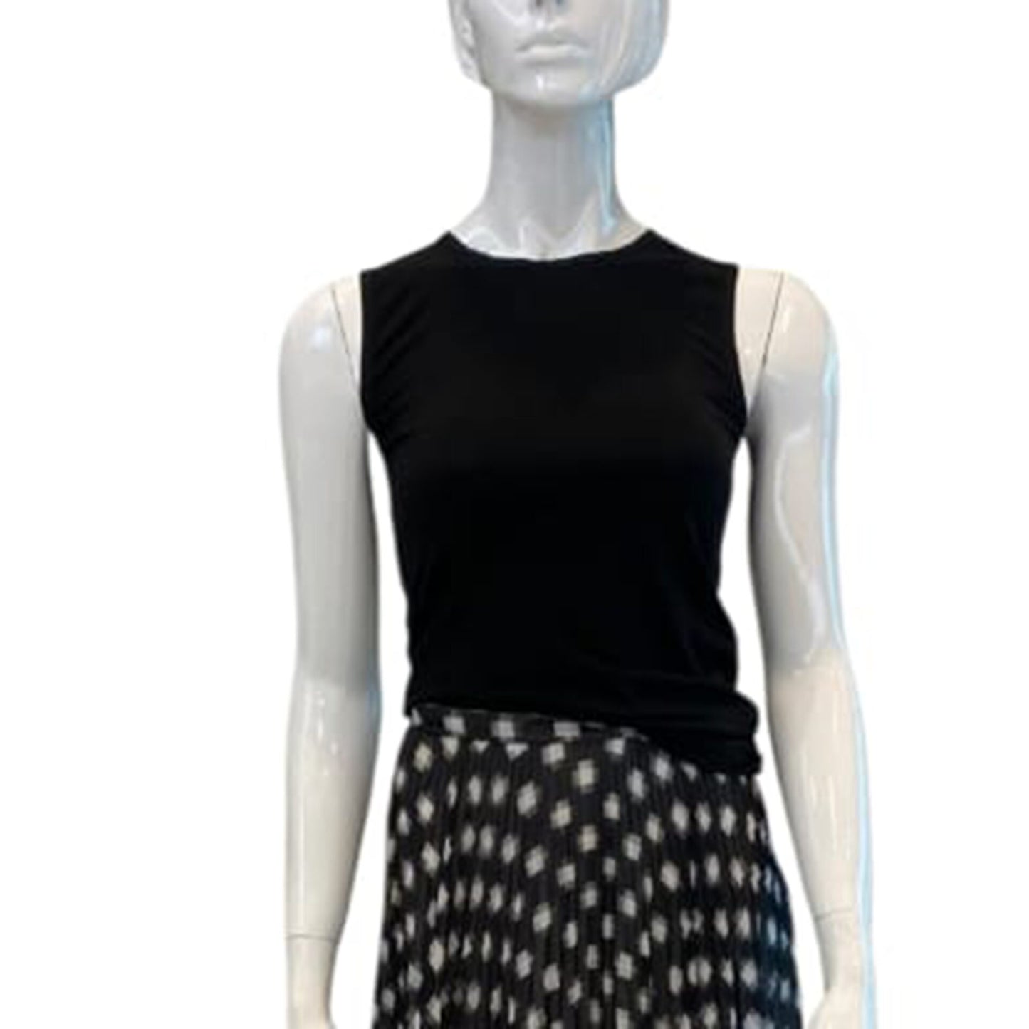 BLACK SLEEVELESS TOP XS