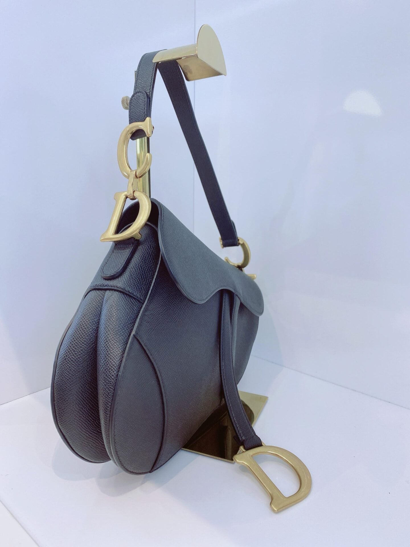 BLACK GRAINED LEATHER MEDIUM SADDLE BAG WITH STRAP
