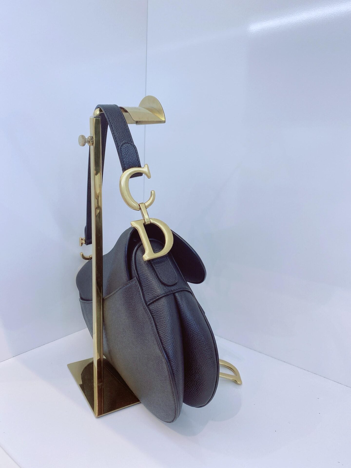 BLACK GRAINED LEATHER MEDIUM SADDLE BAG WITH STRAP