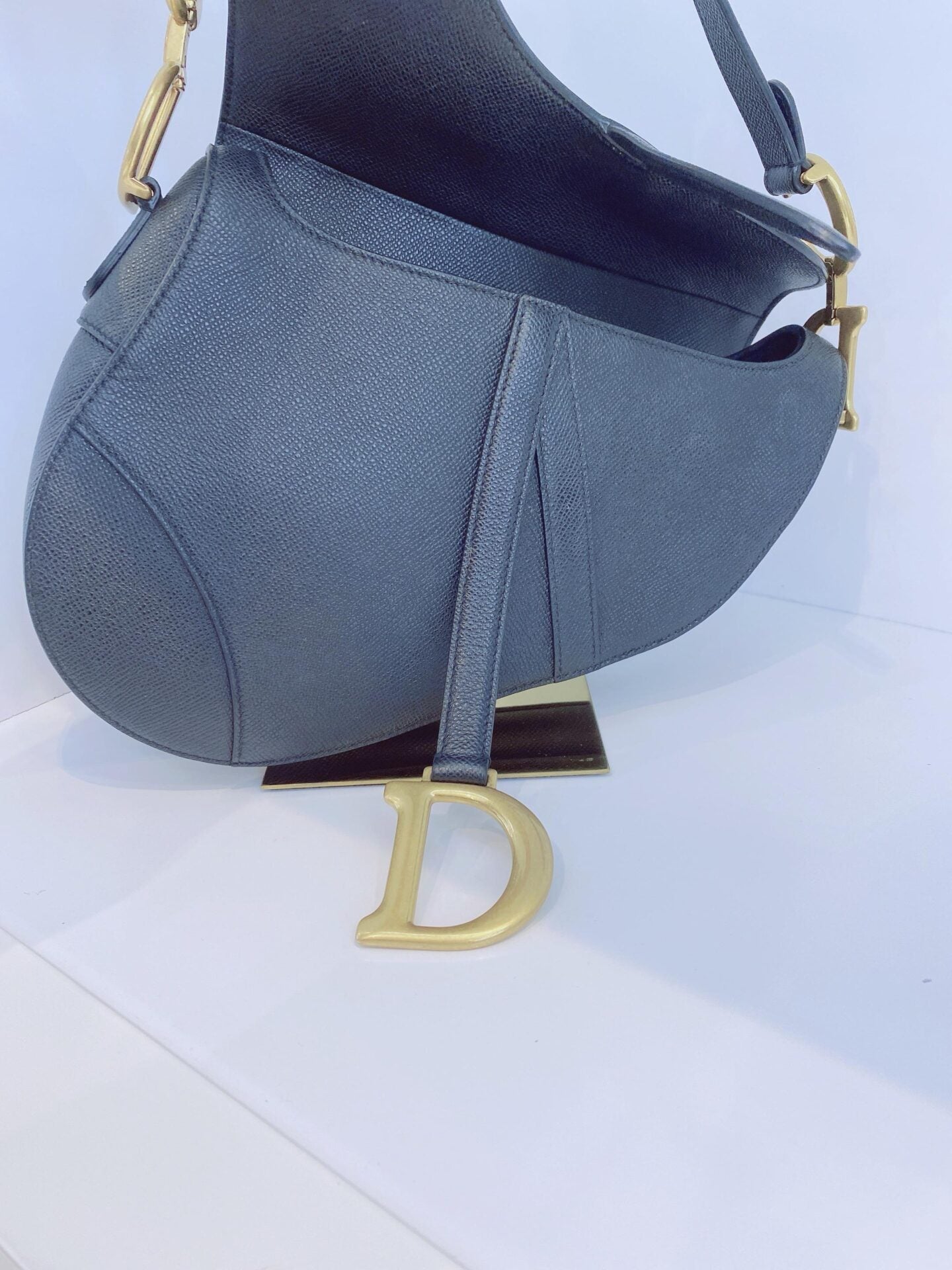 BLACK GRAINED LEATHER MEDIUM SADDLE BAG WITH STRAP