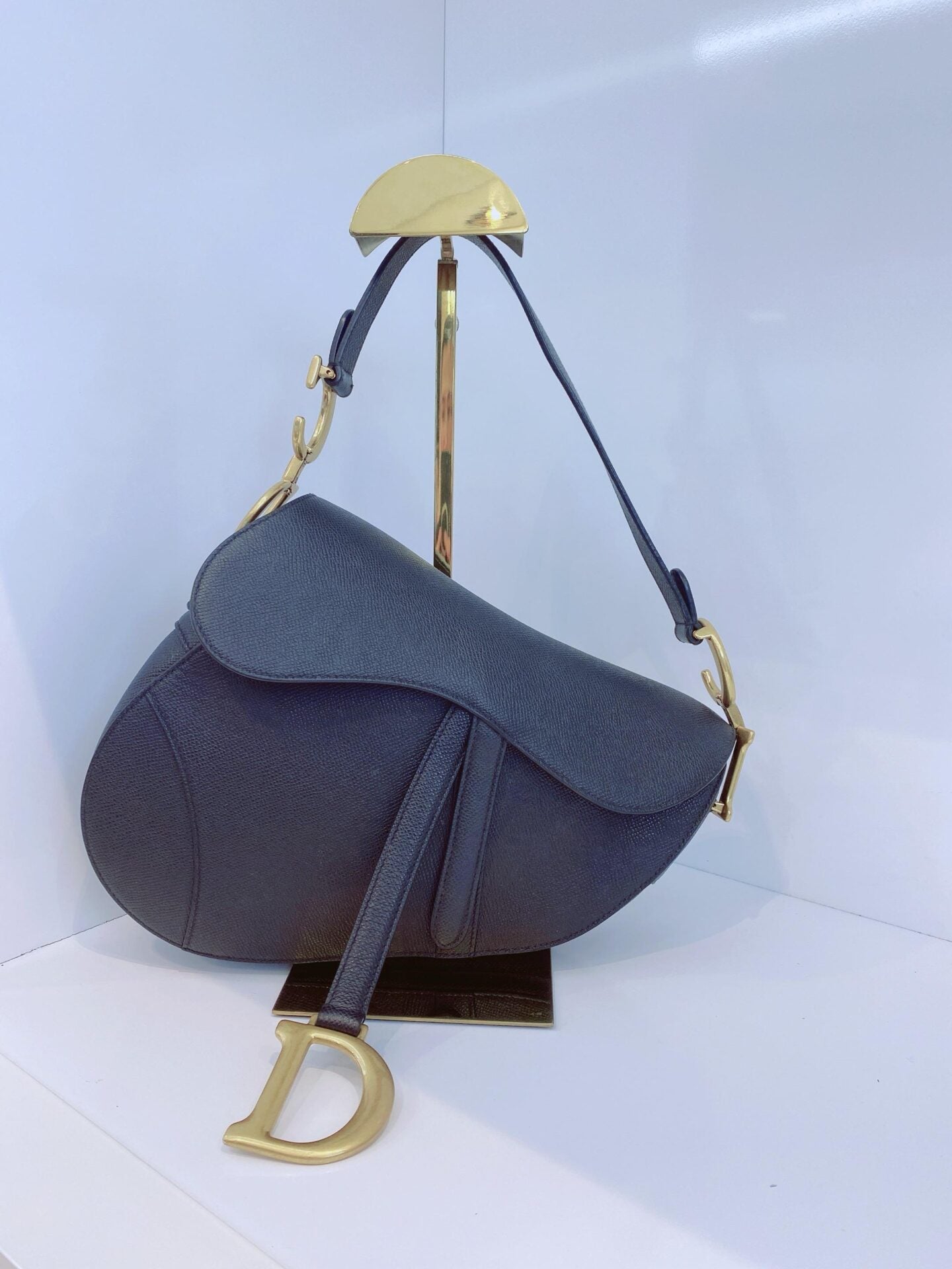 BLACK GRAINED LEATHER MEDIUM SADDLE BAG WITH STRAP