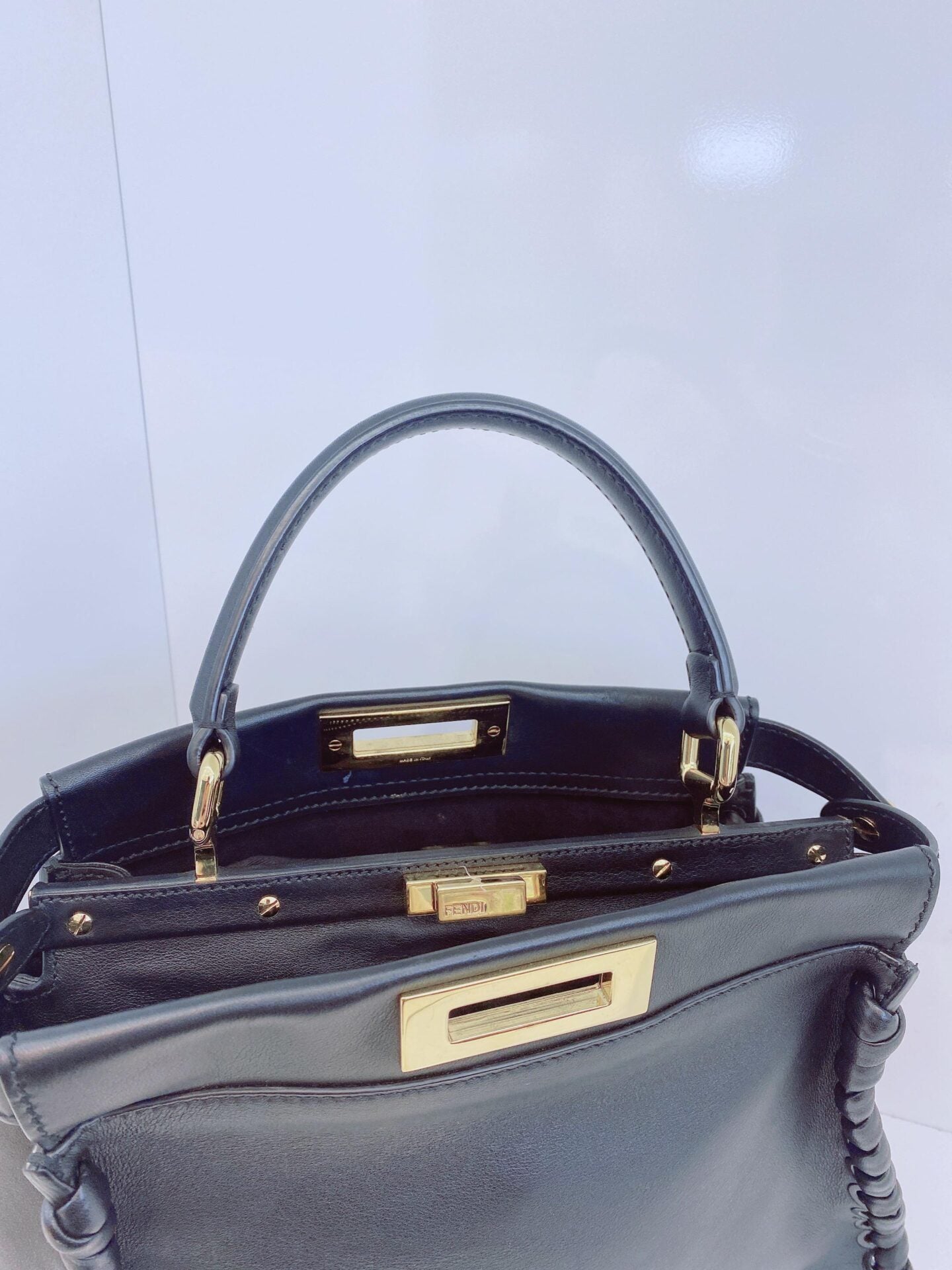 BLACK LEATHER MEDIUM WHIPSTITCHED PEEKABOO TOP HANDLE BAG