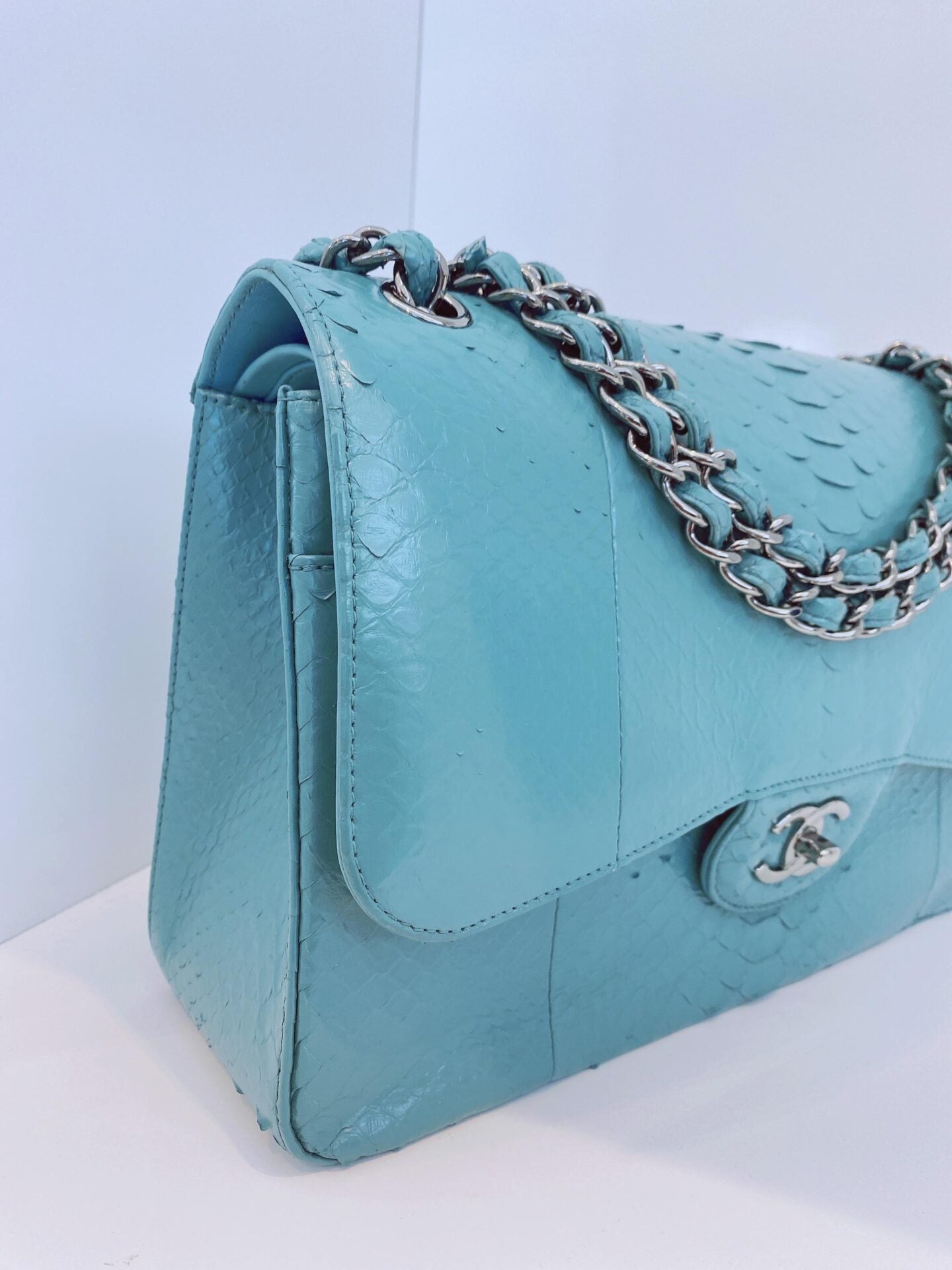 TURQUOISE PYTHON LEATHER JUMBO CLASSIC DOUBLE FLAP HANDBAG SILVER HARDWARE
