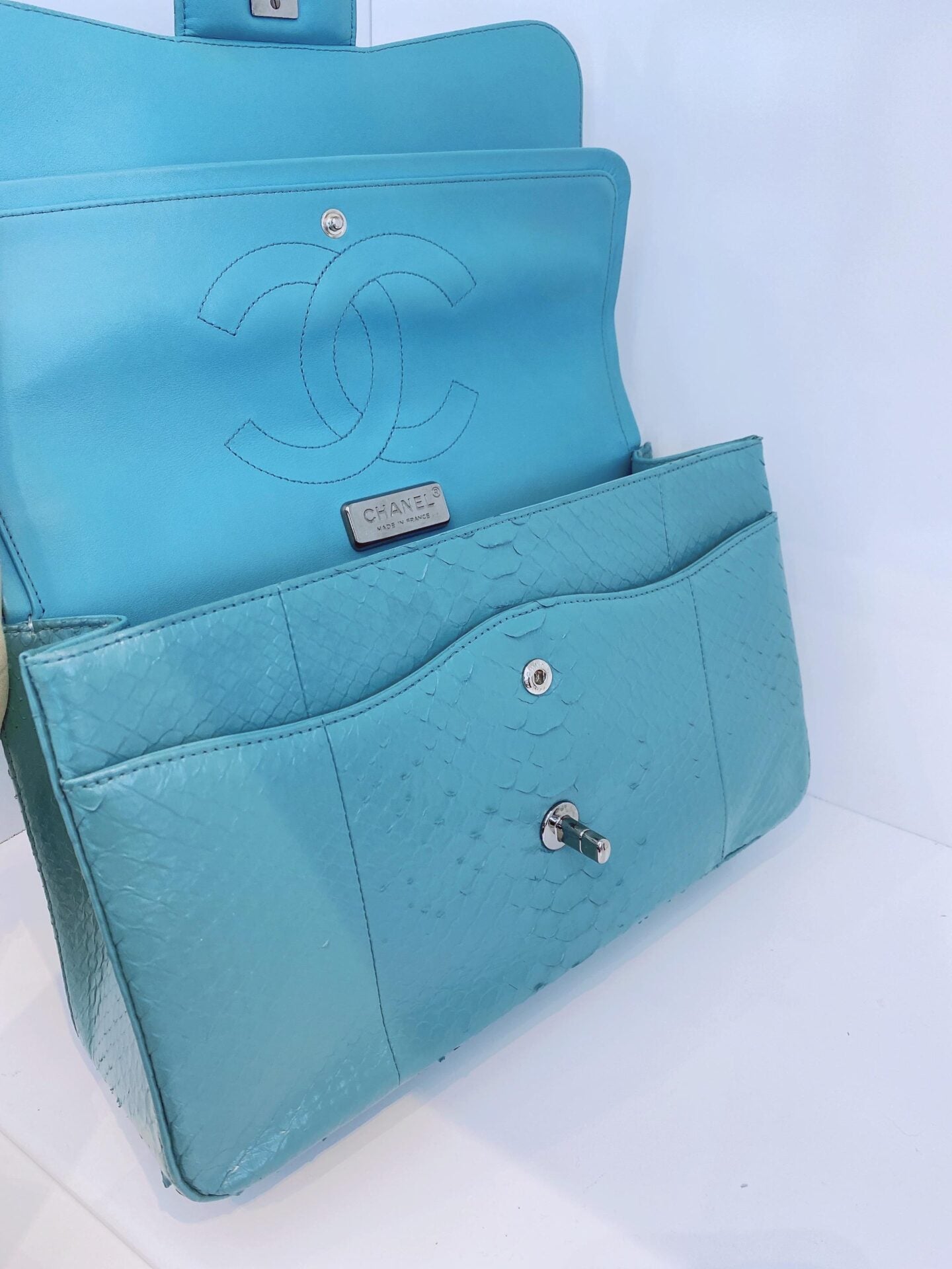TURQUOISE PYTHON LEATHER JUMBO CLASSIC DOUBLE FLAP HANDBAG SILVER HARDWARE
