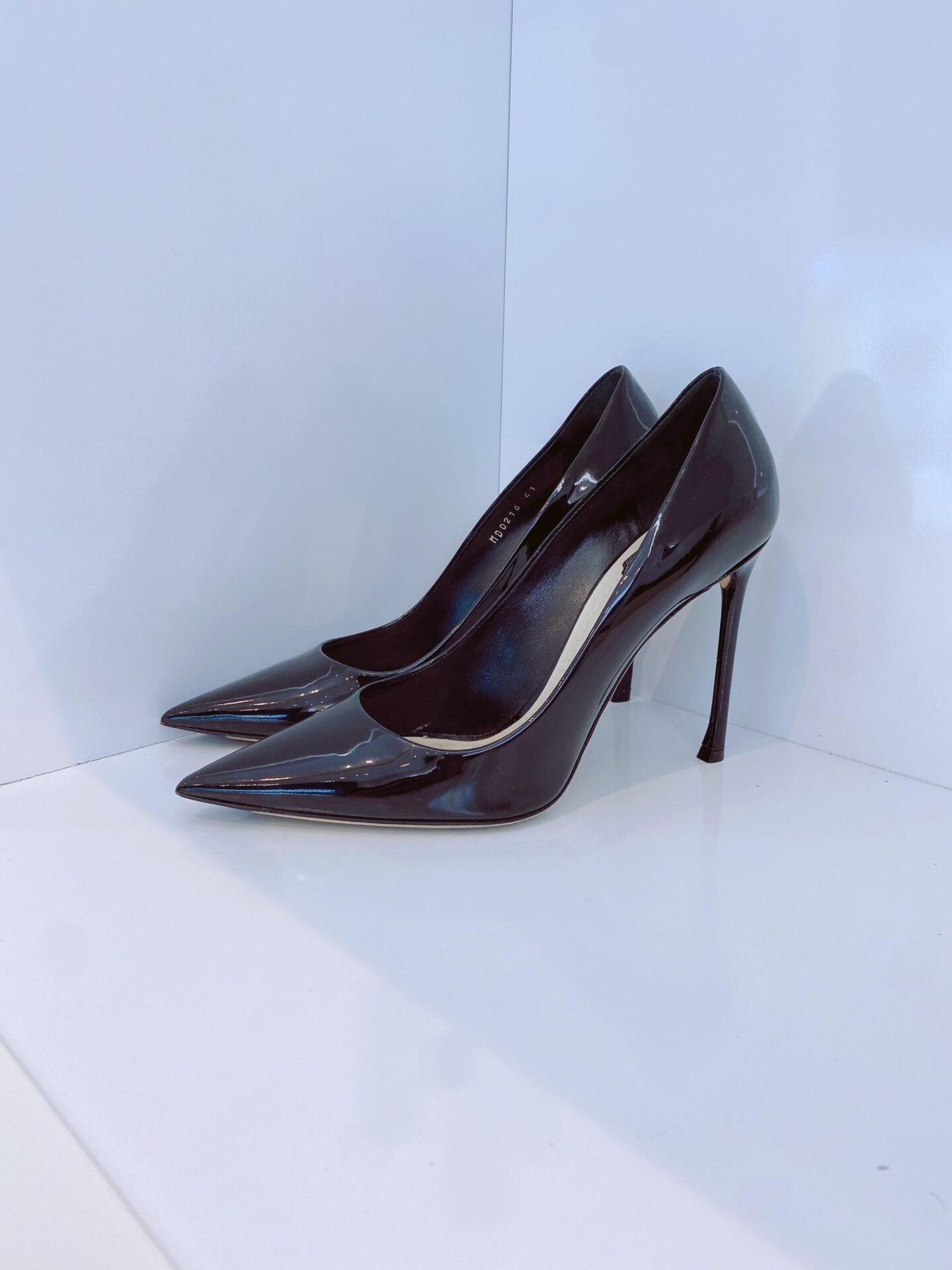 BLACK PATENT POINTED TOE PUMPS 41