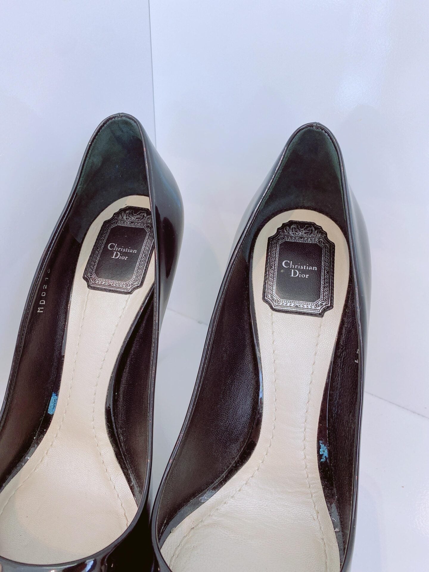 BLACK PATENT POINTED TOE PUMPS 41