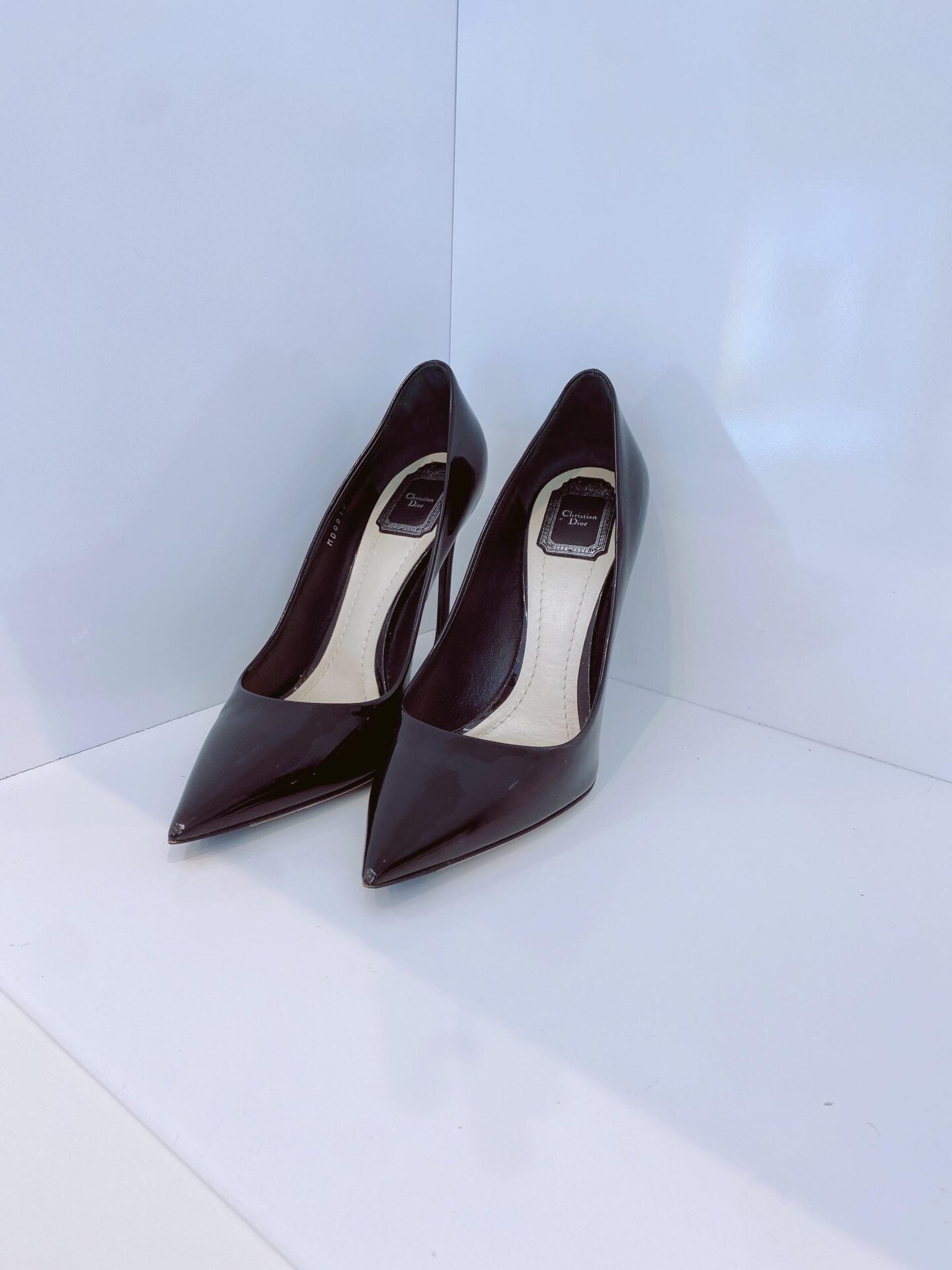 BLACK PATENT POINTED TOE PUMPS 41