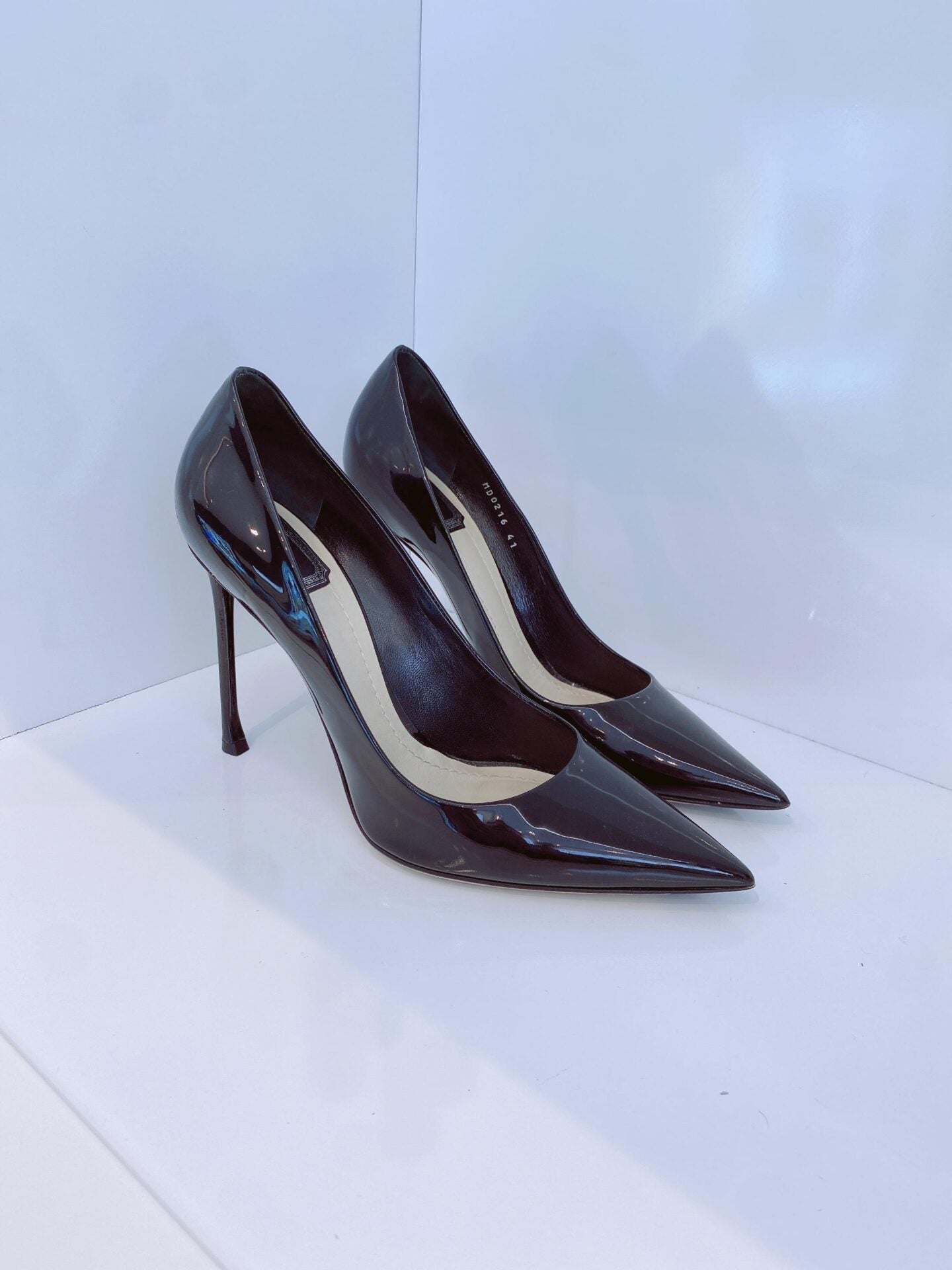 BLACK PATENT POINTED TOE PUMPS 41