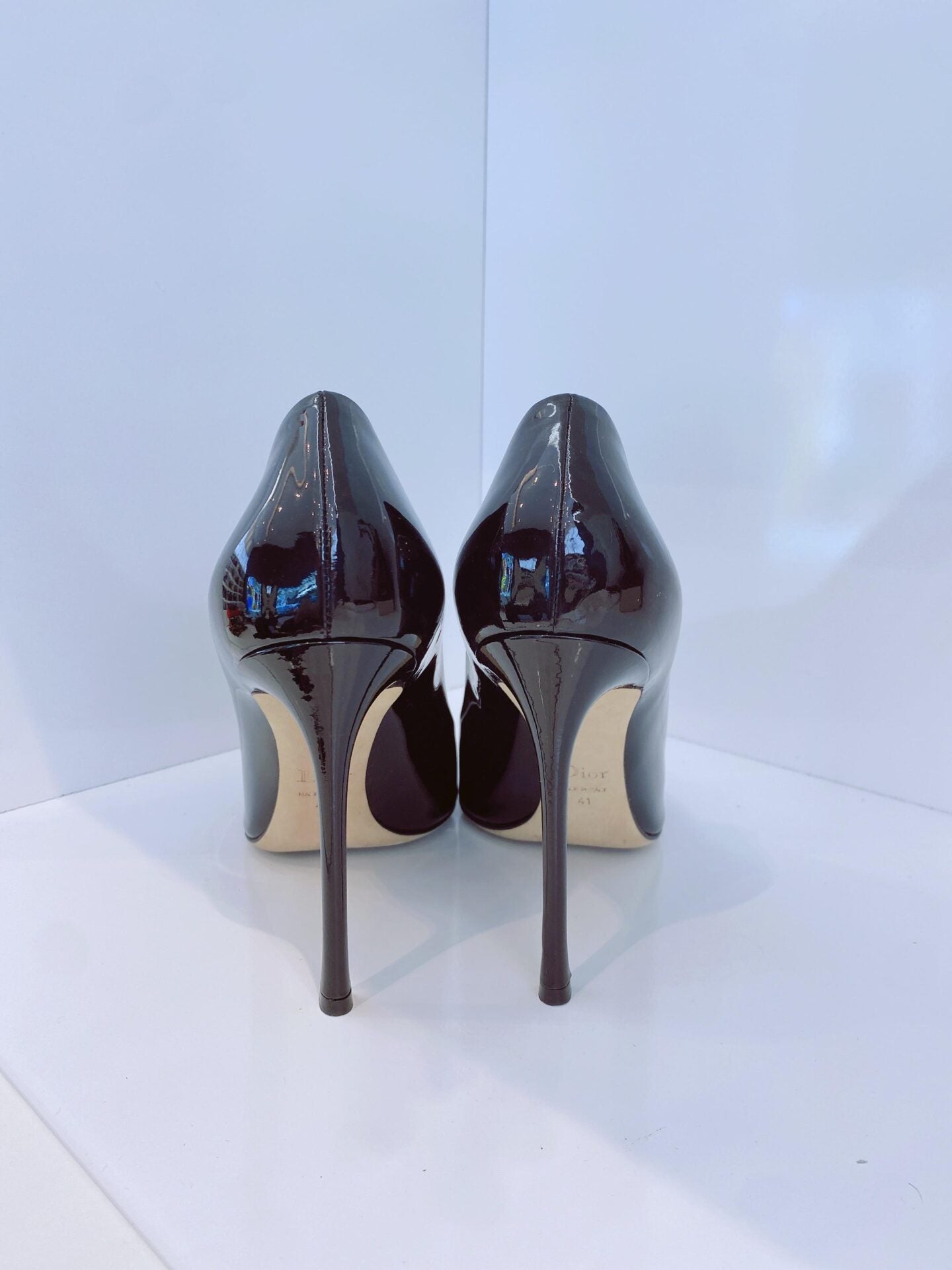 BLACK PATENT POINTED TOE PUMPS 41