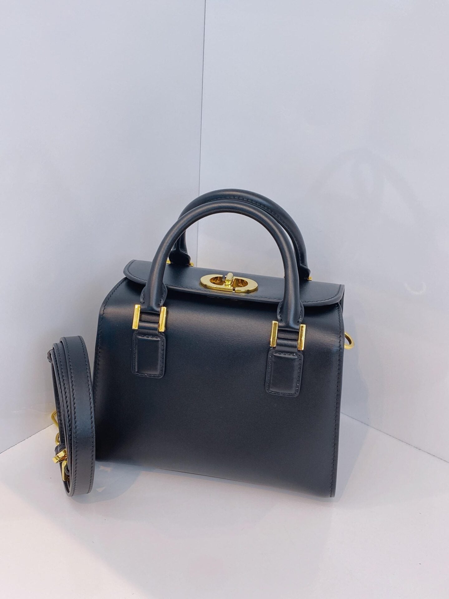 BLACK NEW LINE SHOULDER BAG