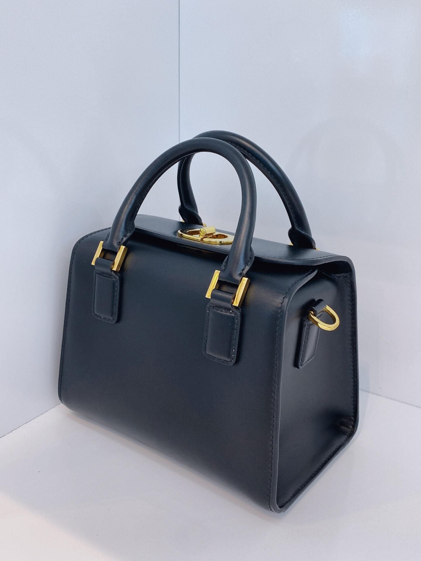 BLACK NEW LINE SHOULDER BAG