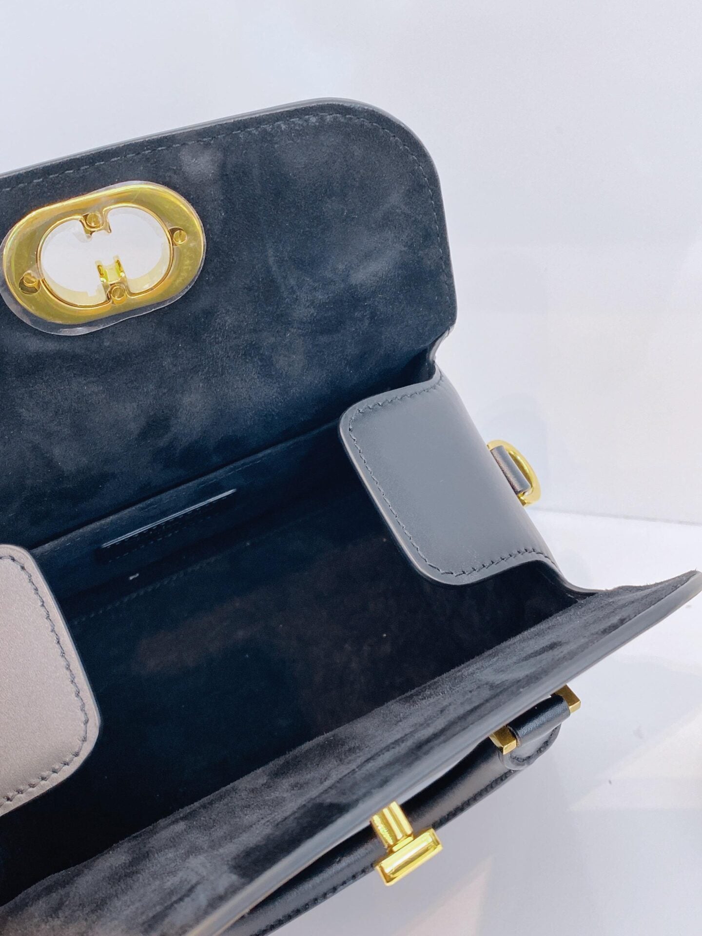 BLACK NEW LINE SHOULDER BAG