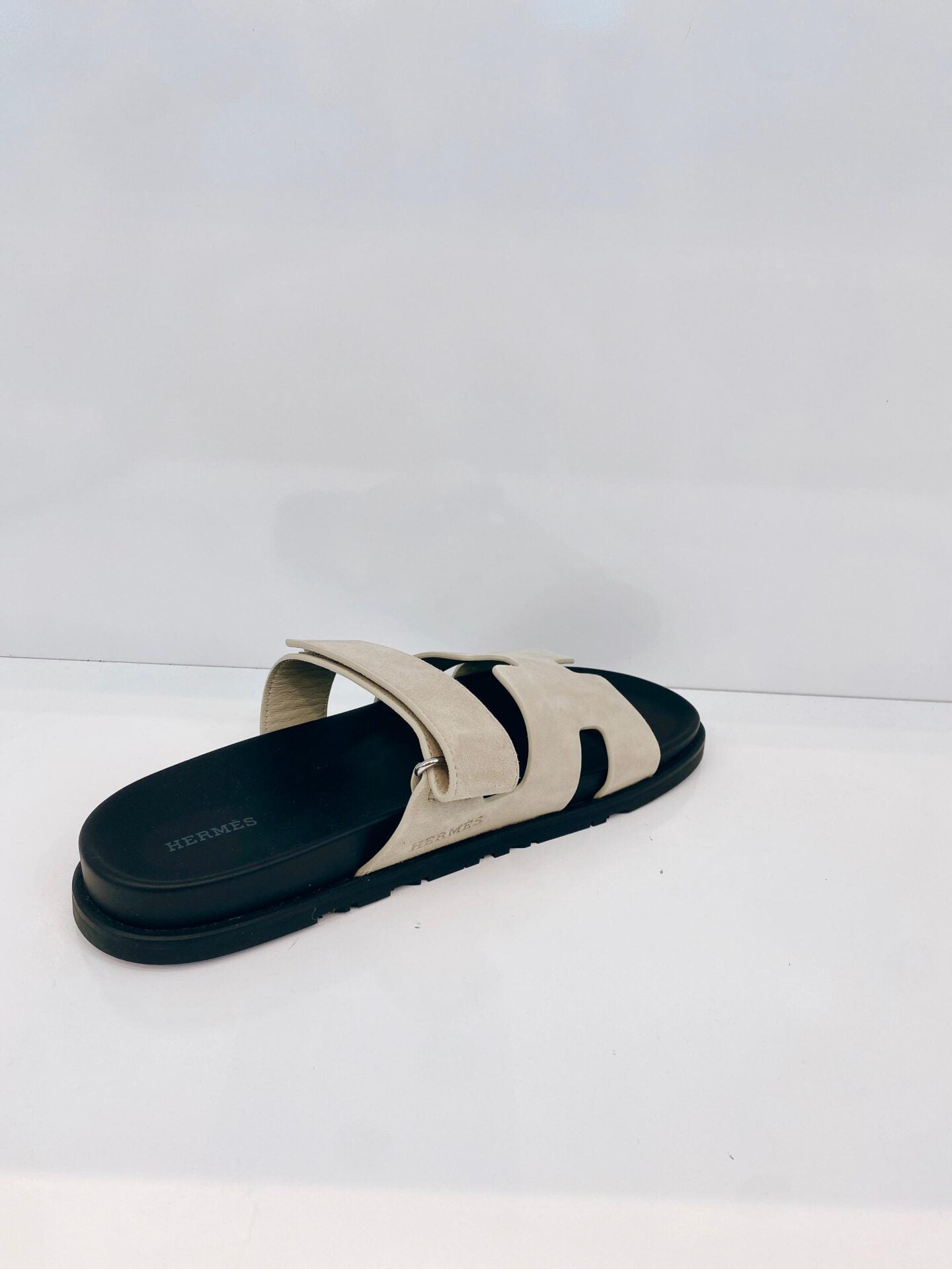 BEIGE ESQUISSE SUEDE AND CALFSKIN LEATHER CHYPRE SANDALS 43