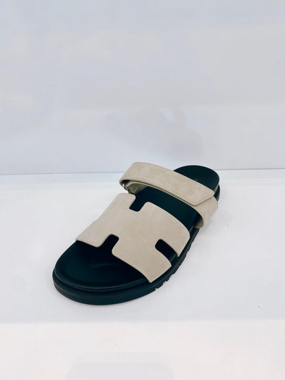 BEIGE ESQUISSE SUEDE AND CALFSKIN LEATHER CHYPRE SANDALS 43