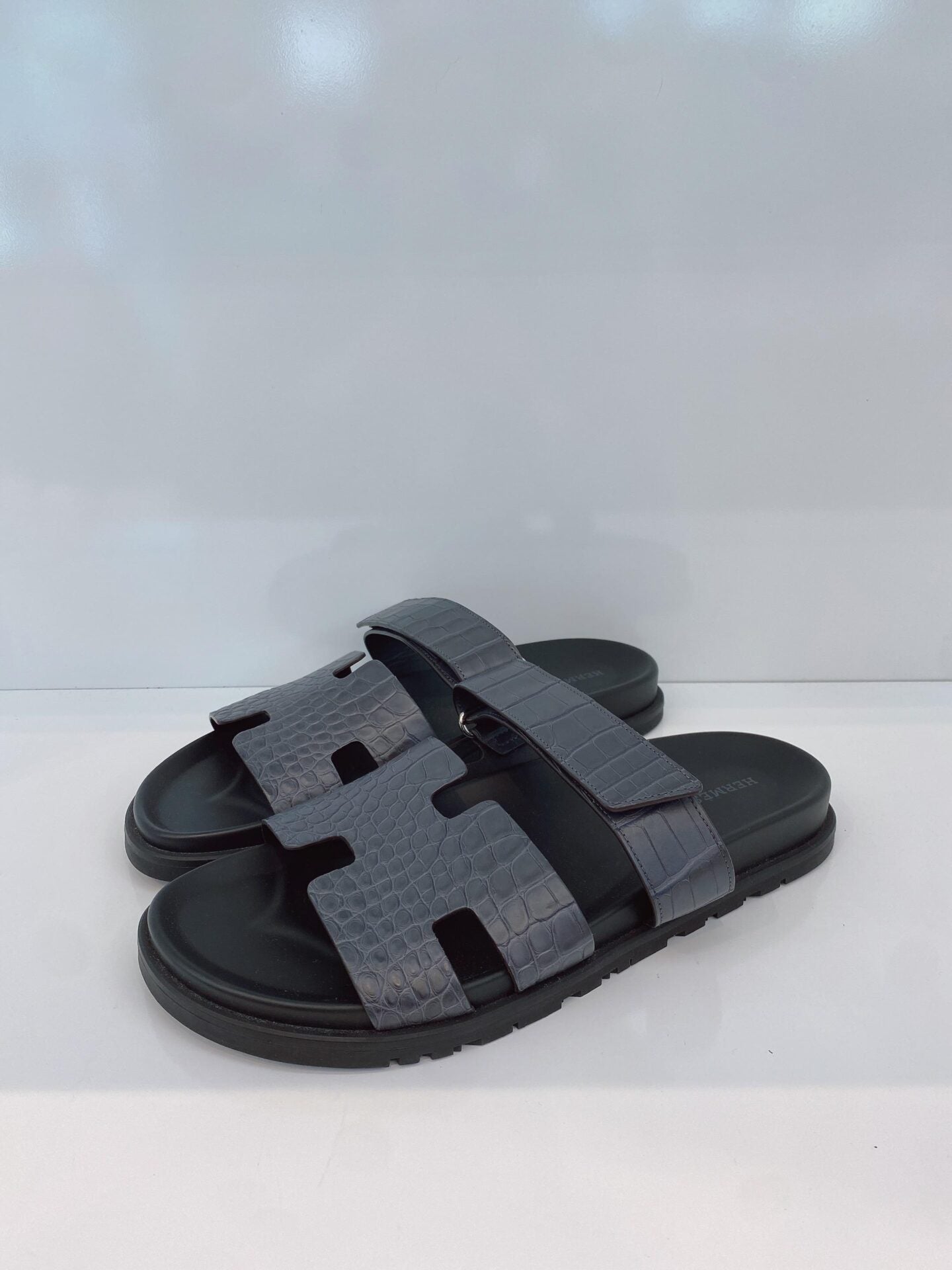 GREY CROCODILE LEATHER CHYPRE SANDALS 43.5