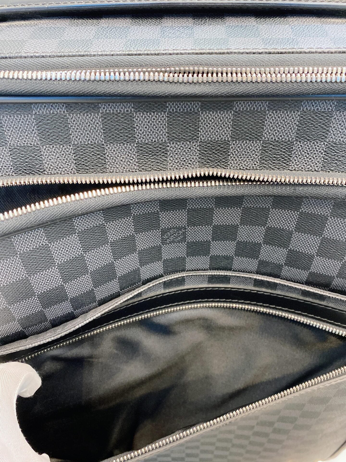 DAMIER GRAPHITE CANVAS BUSINESS PEGASE LEGERE 55 LUGGAGE