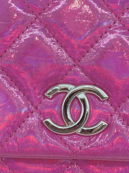 PINK IRIDESCENT QUILTED PATENT LEATHER CC CHAIN CLUTCH