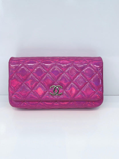 PINK IRIDESCENT QUILTED PATENT LEATHER CC CHAIN CLUTCH