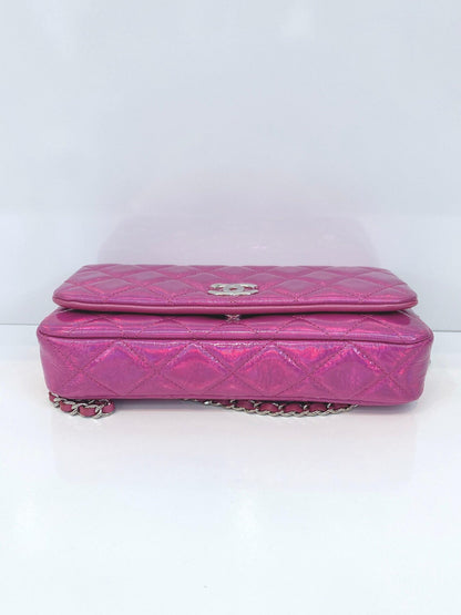 PINK IRIDESCENT QUILTED PATENT LEATHER CC CHAIN CLUTCH