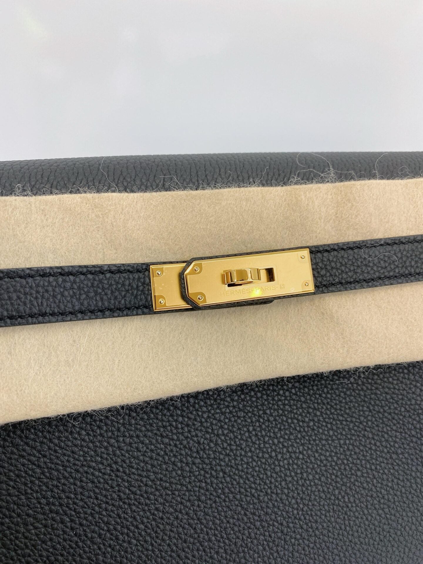 BLACK KELLY 25 DEPECHES TOGO LEATHER GOLD HARDWARE