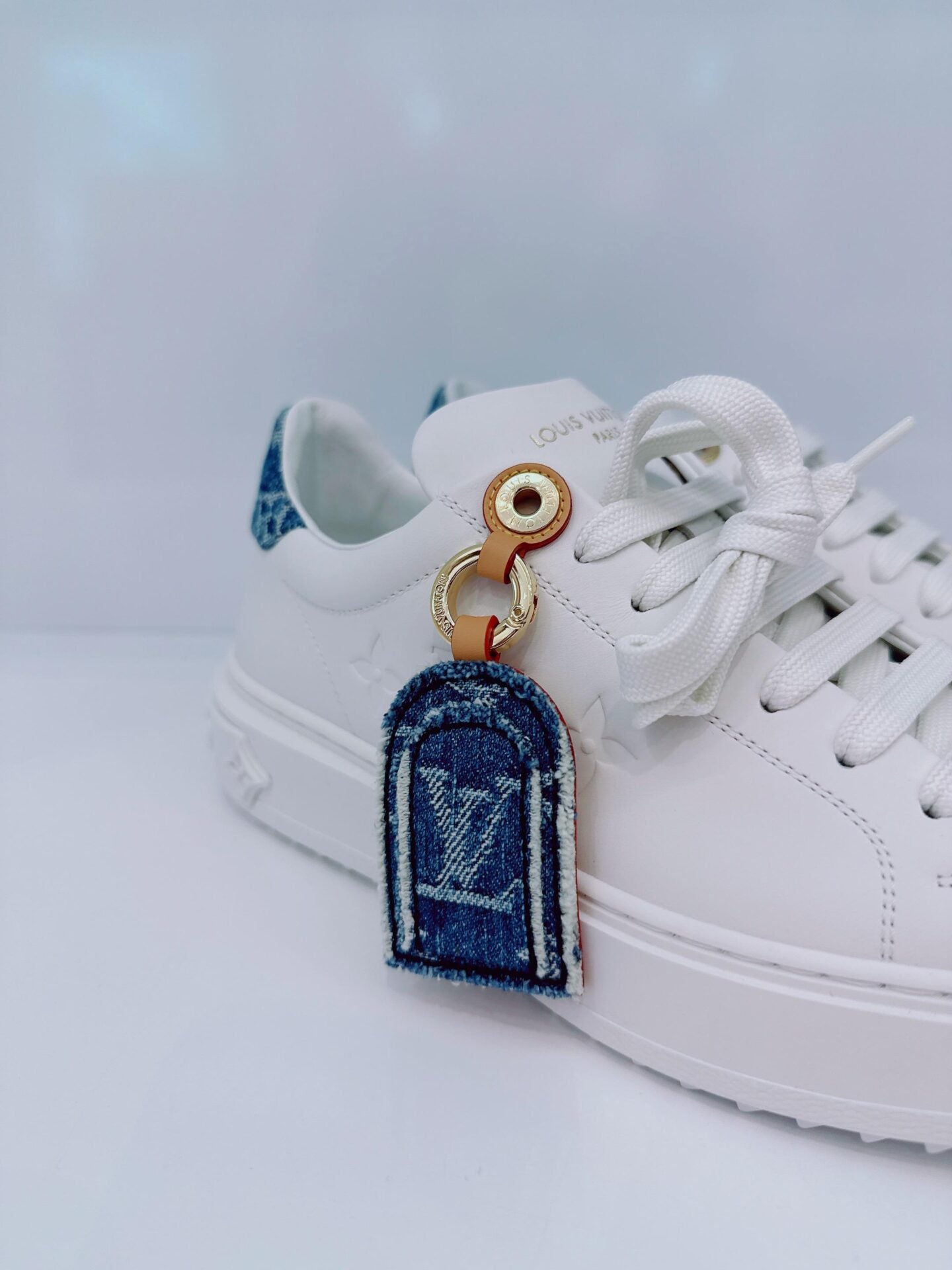 WHITE CALF LEATHER AND DENIM WITH REFINED SIGNATURE DETAILS TIME OUT SNEAKERS 36