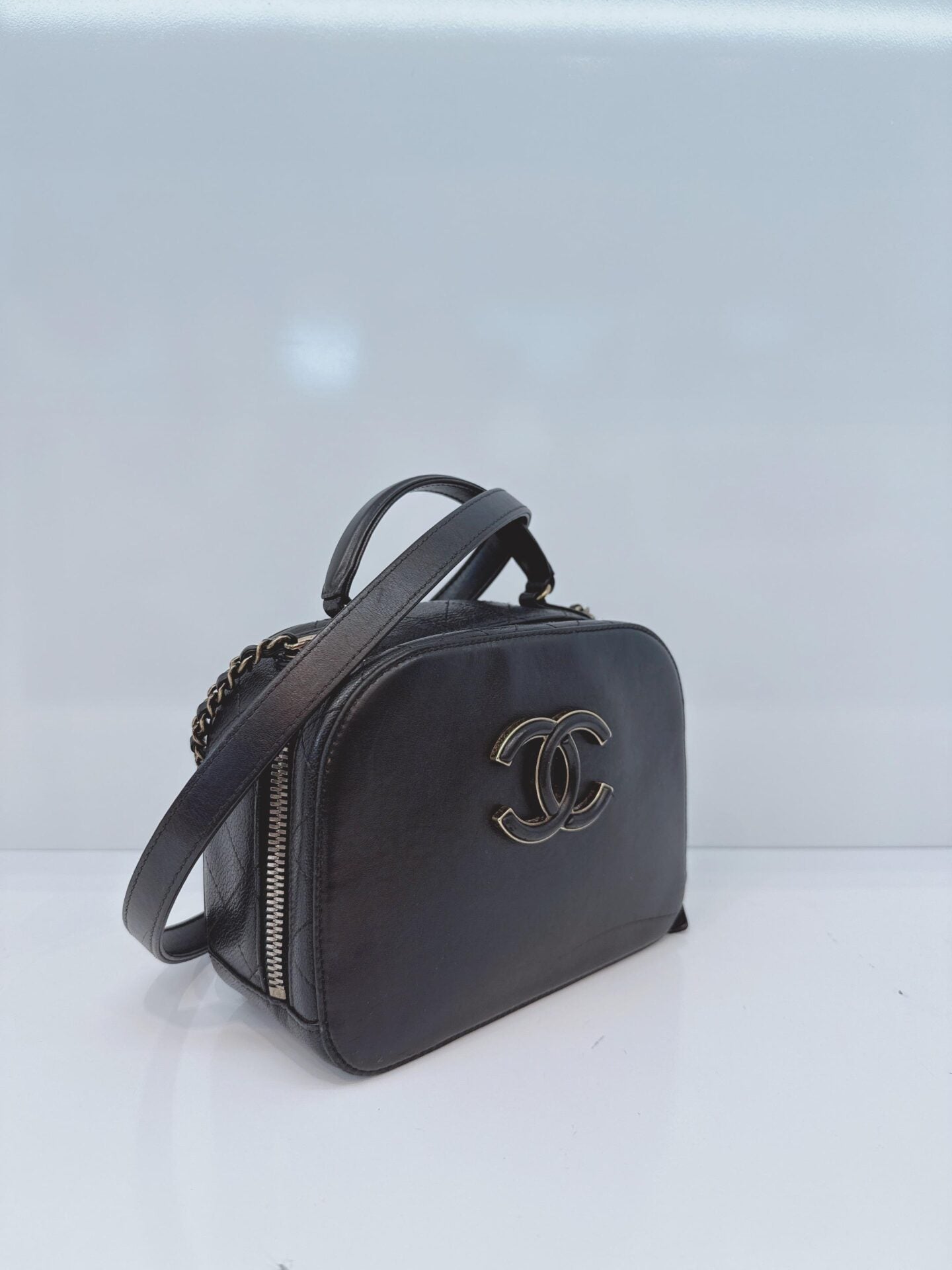 BLACK  QUILTED LEATHER VANITY CASE SHOULDER BAG