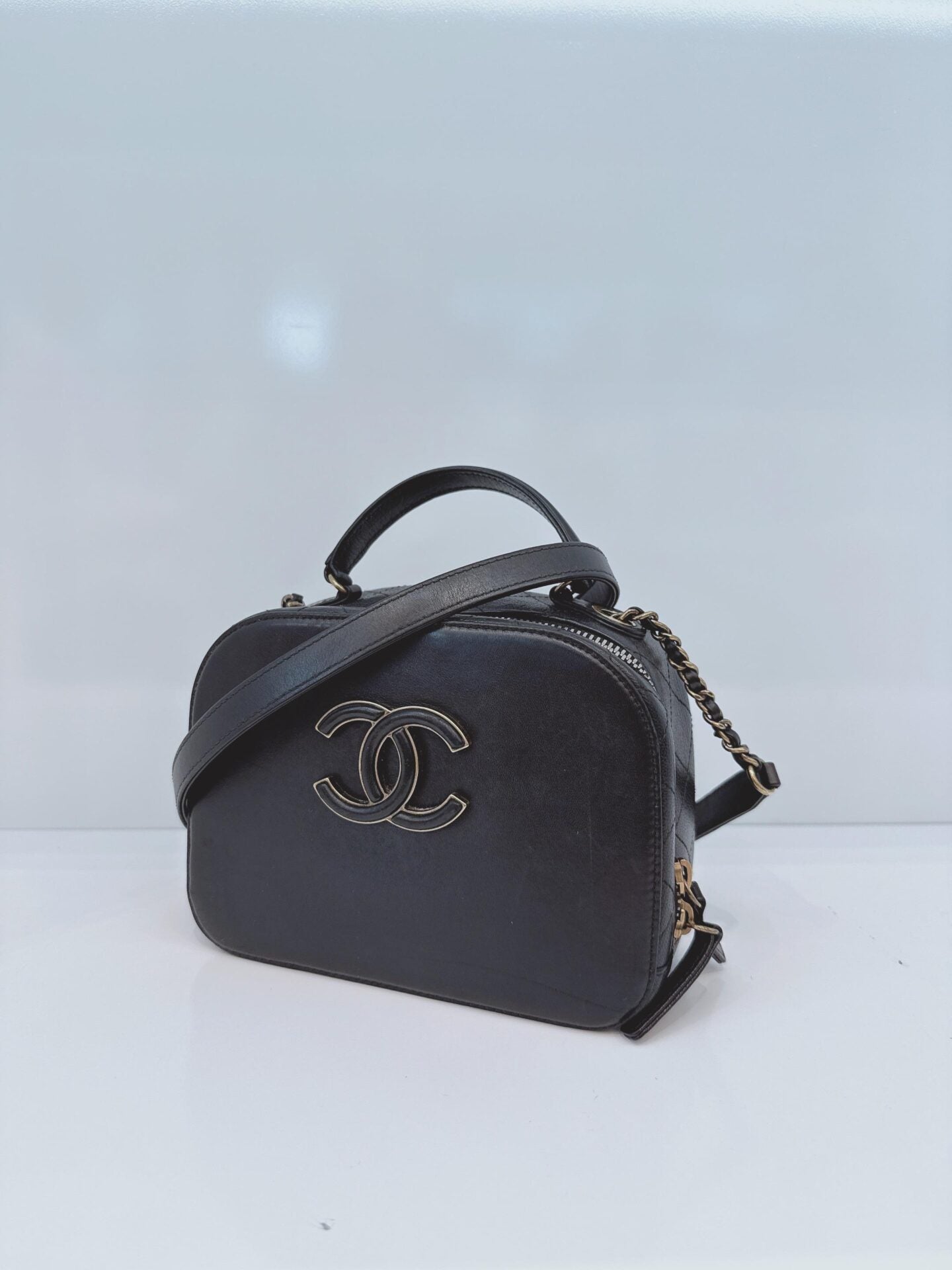 BLACK  QUILTED LEATHER VANITY CASE SHOULDER BAG