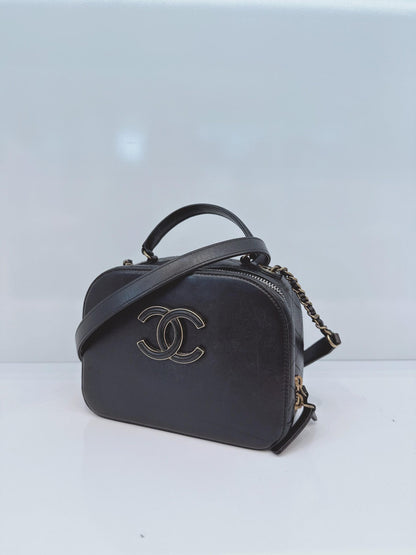 BLACK  QUILTED LEATHER VANITY CASE SHOULDER BAG