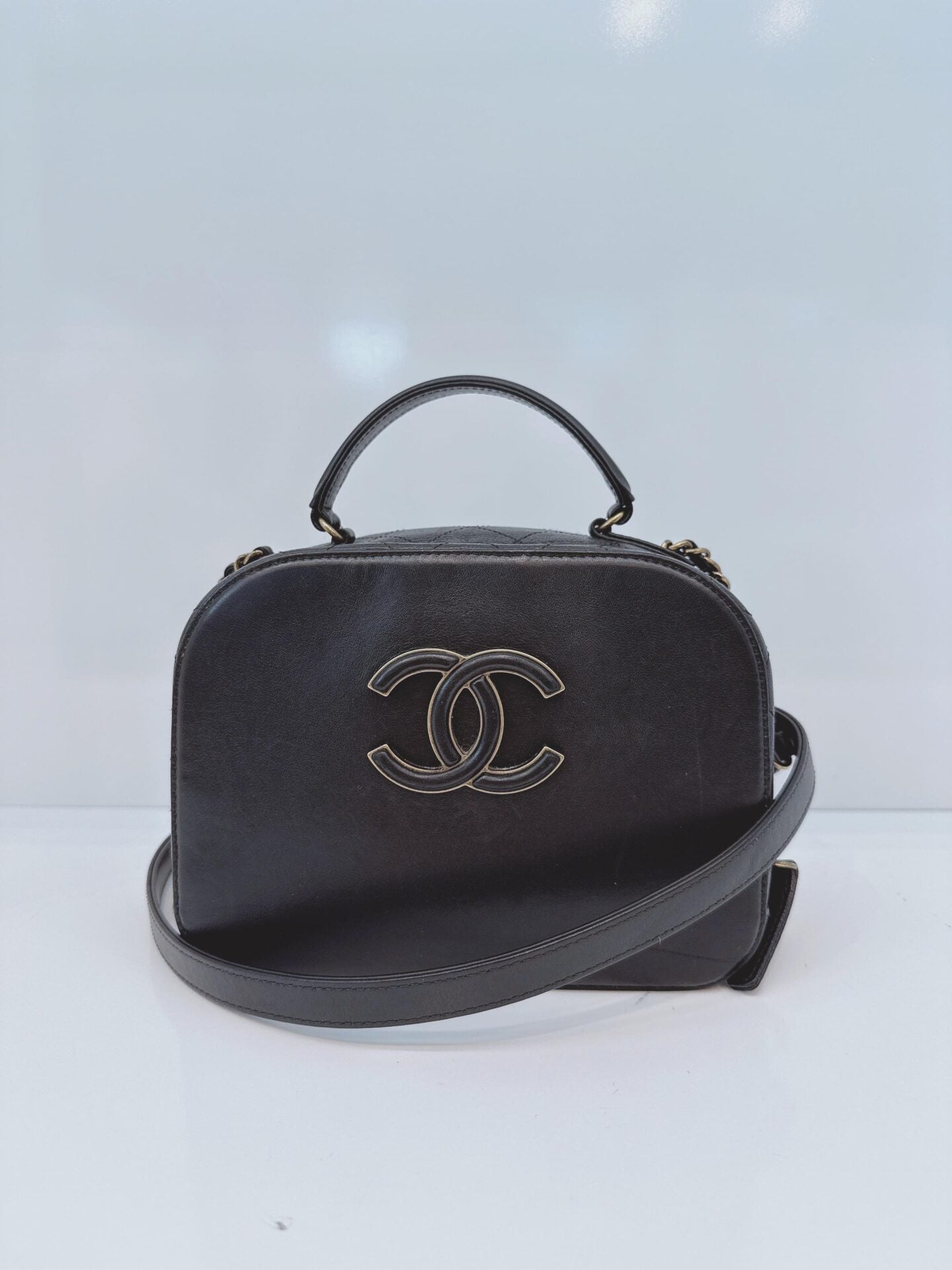 BLACK  QUILTED LEATHER VANITY CASE SHOULDER BAG