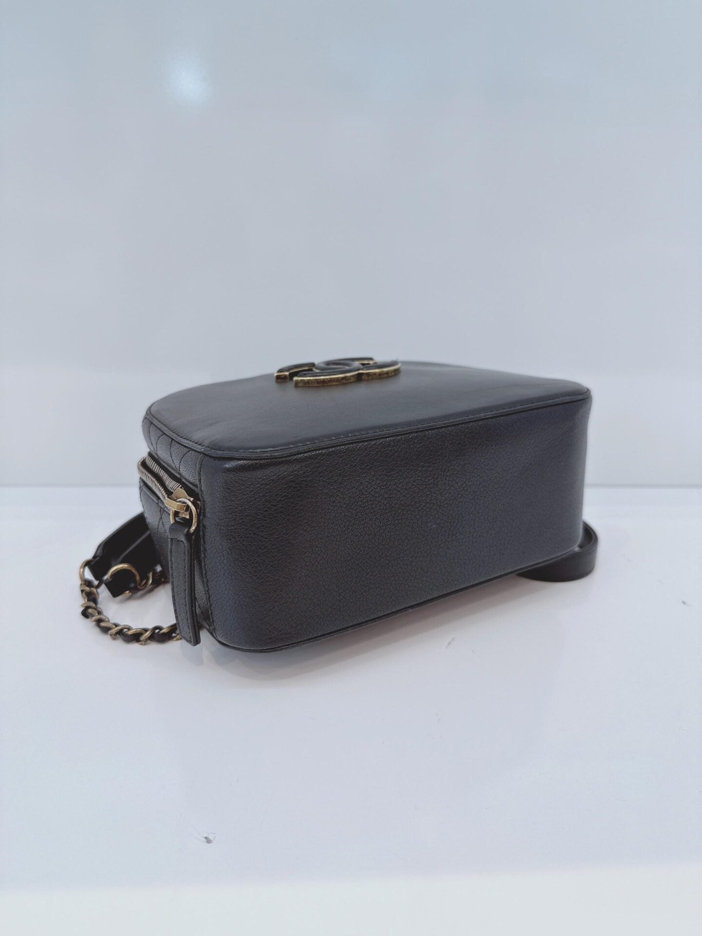 BLACK  QUILTED LEATHER VANITY CASE SHOULDER BAG