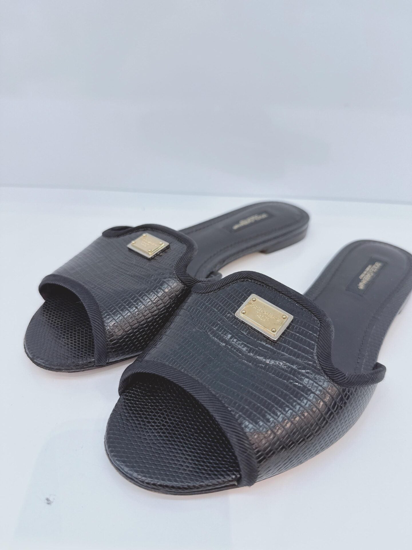 BLACK LIZARD EMBOSSED LEATHER SOFIA SLIDES 36